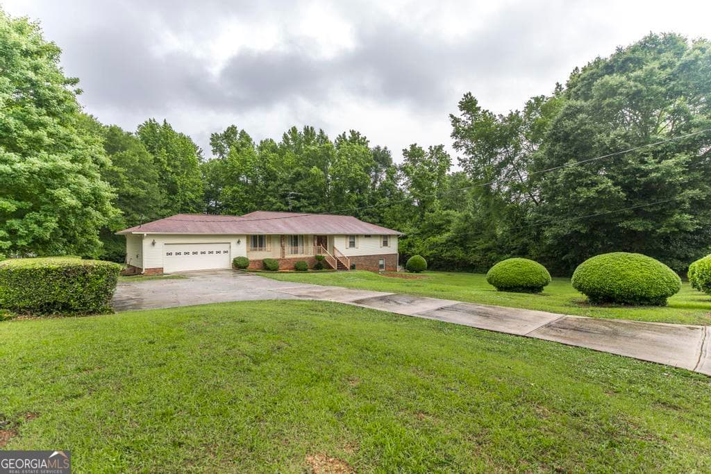 6 bedroom, 2.5 bathroom, 4,314 sq ft single family residence sold at 411 Hickory Lane, Griffin, GA 30223