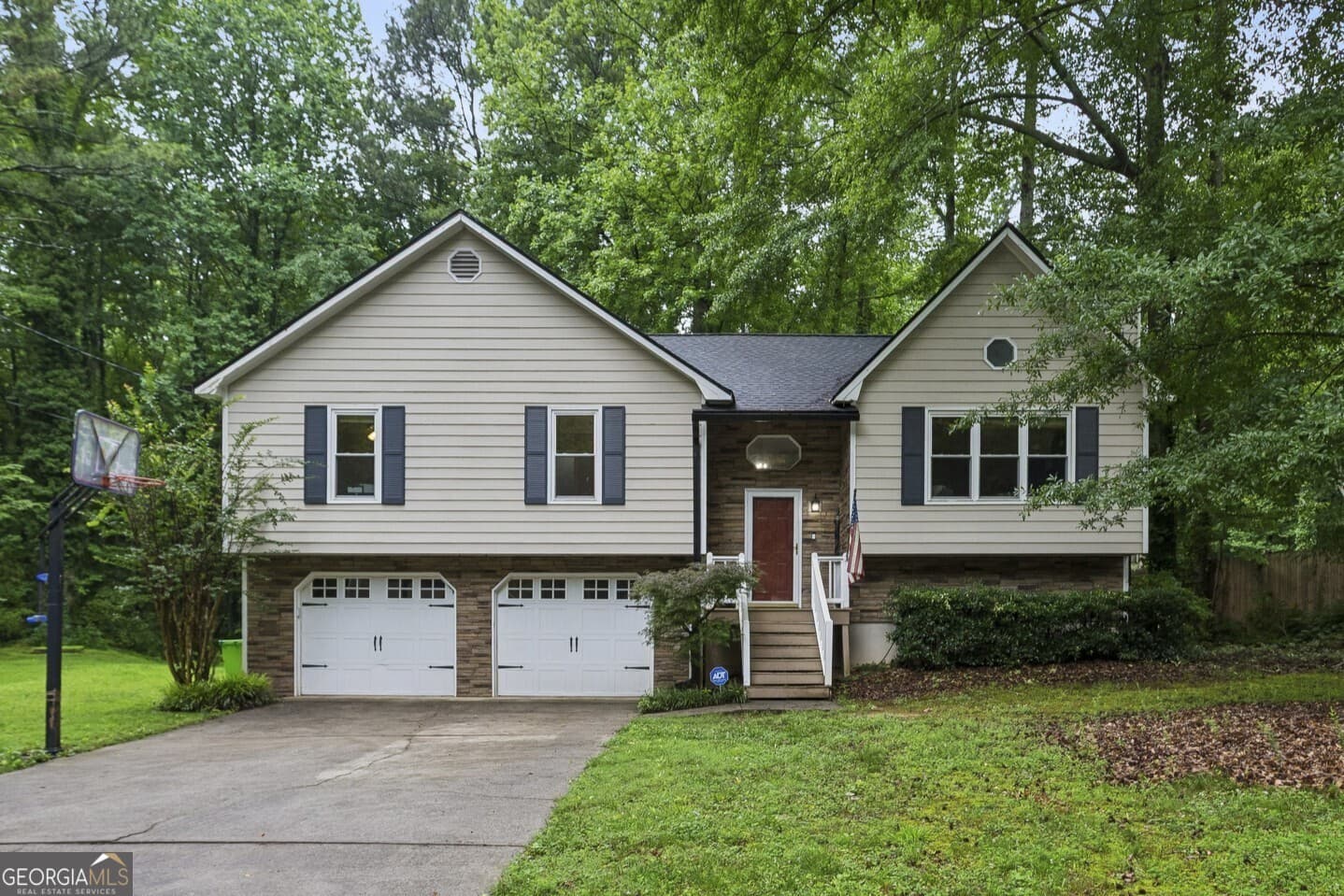 3 bedroom, 2 bathroom, 1,975 sq ft single family residence sold at 696 Cades Cove Court, Austell, GA 30106