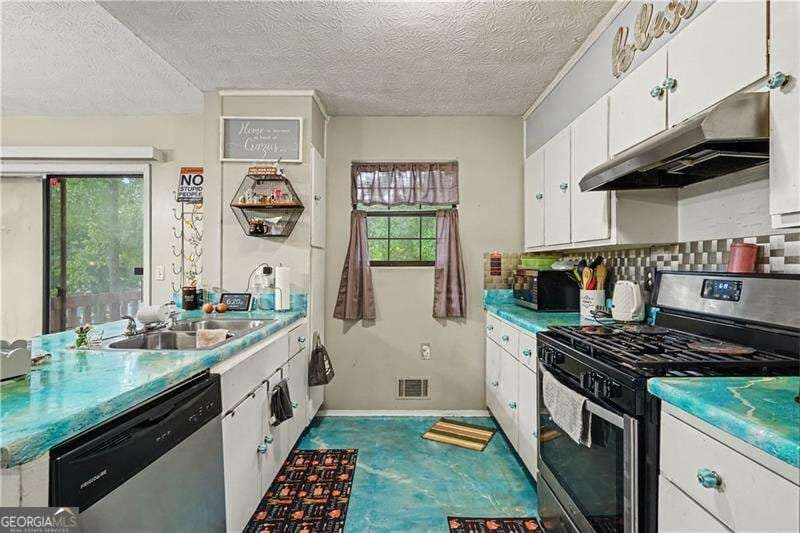 4 bedroom, 2.5 bathroom, 2,141 sq ft single family residence for sale at 1955 Woodlot Trail, Lithonia, GA 30058 — photo 10