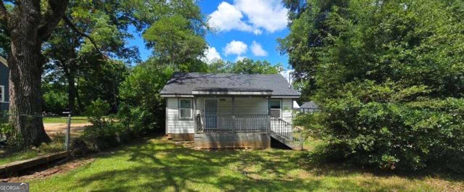 2 bedroom, 1 bathroom, 697 sq ft single family residence for sale at 2232 Lee Street, Covington, GA 30014 — photo 1 of 4