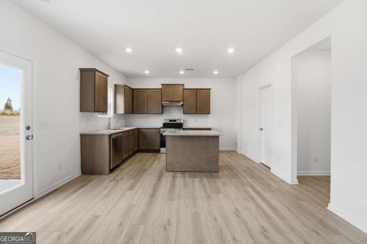 4 bedroom, 2.5 bathroom, 2,200 sq ft single family residence for sale at 4219 Ravendale Street 92, Flowery Branch, GA 30542 — photo 9