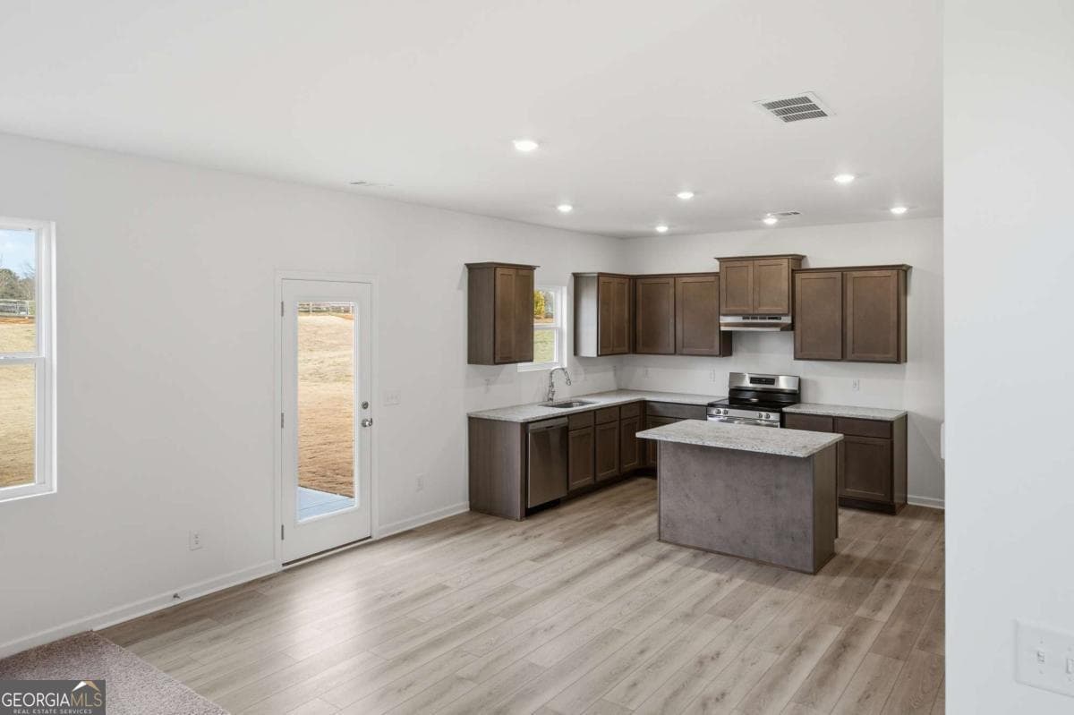 4 bedroom, 2.5 bathroom, 2,200 sq ft single family residence for sale at 4219 Ravendale Street 92, Flowery Branch, GA 30542 — photo 8
