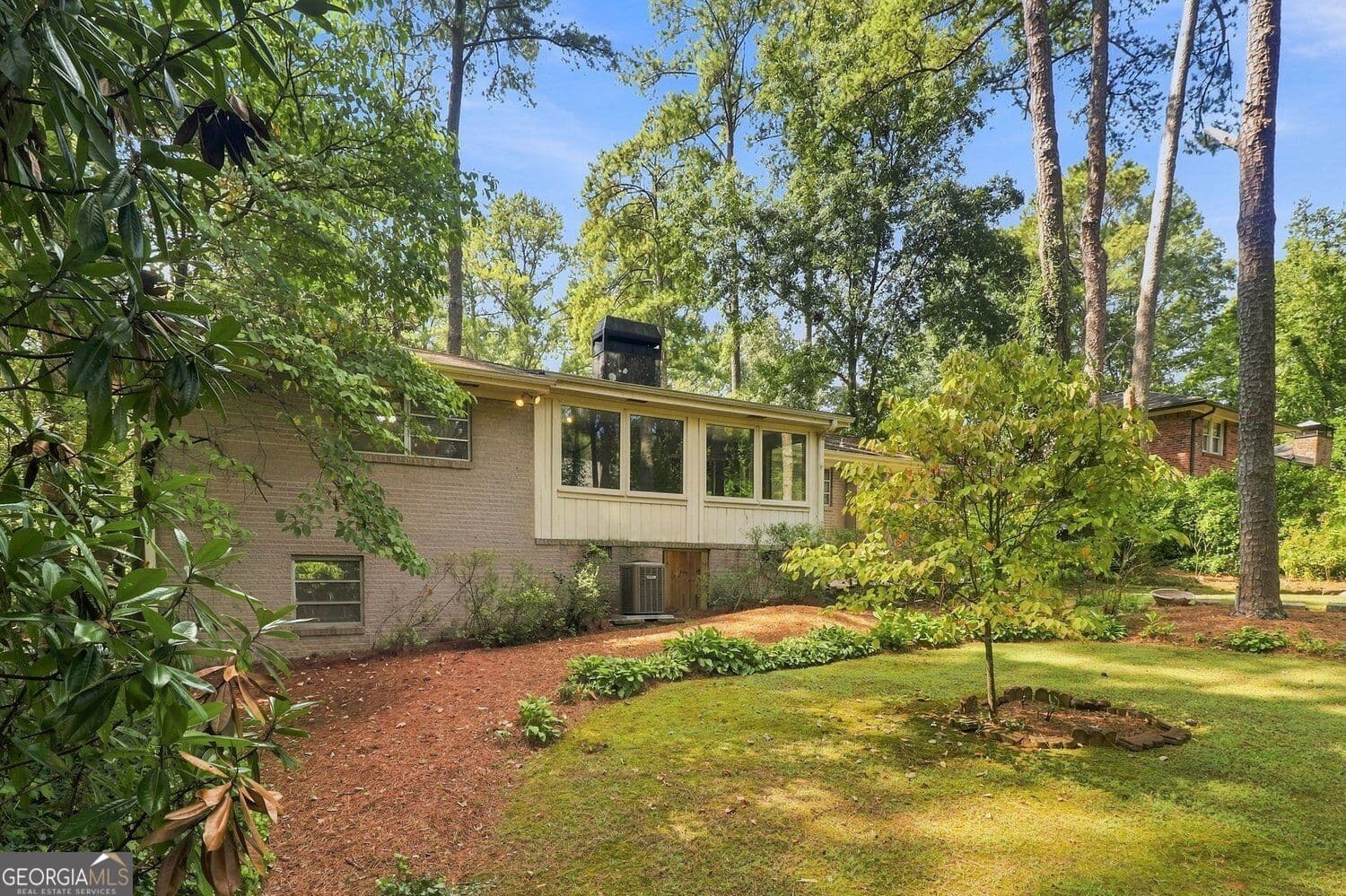 3 bedroom, 2 bathroom, 2,352 sq ft single family residence for sale at 1550 Diamond Head Circle, Decatur, GA 30033 — photo 6