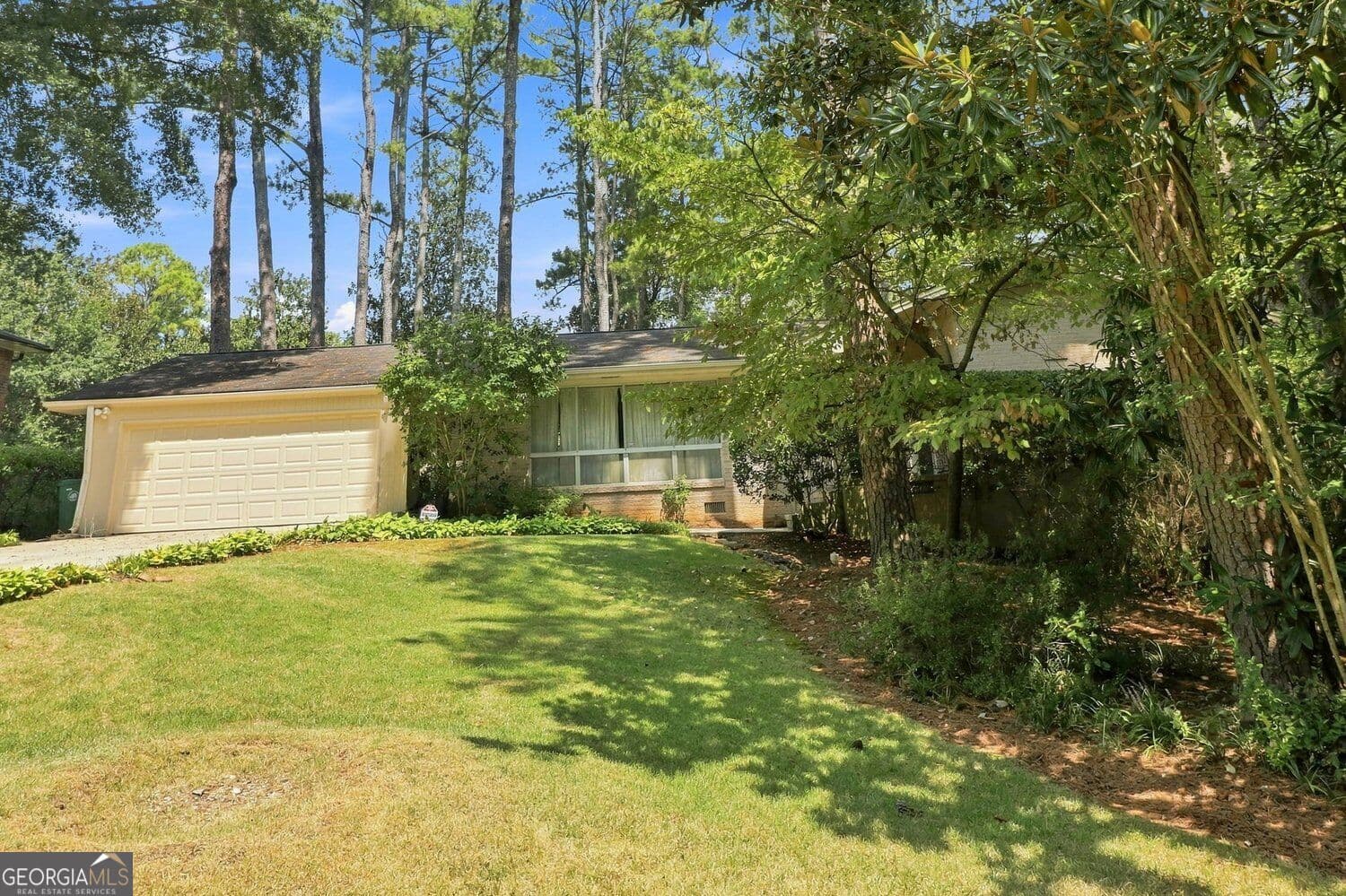 3 bedroom, 2 bathroom, 2,352 sq ft single family residence for sale at 1550 Diamond Head Circle, Decatur, GA 30033 — photo 7