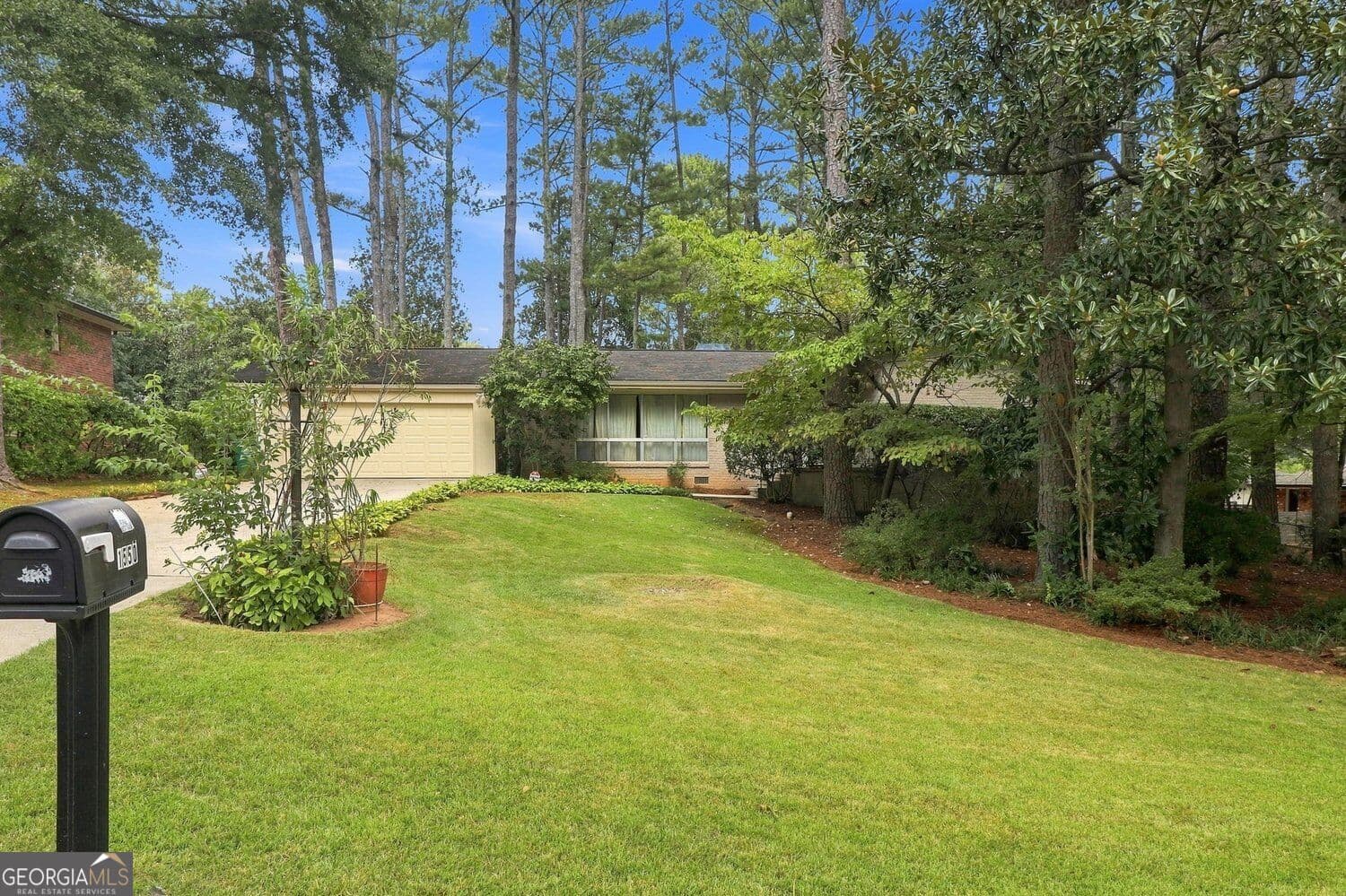 3 bedroom, 2 bathroom, 2,352 sq ft single family residence for sale at 1550 Diamond Head Circle, Decatur, GA 30033 — photo 1 of 51