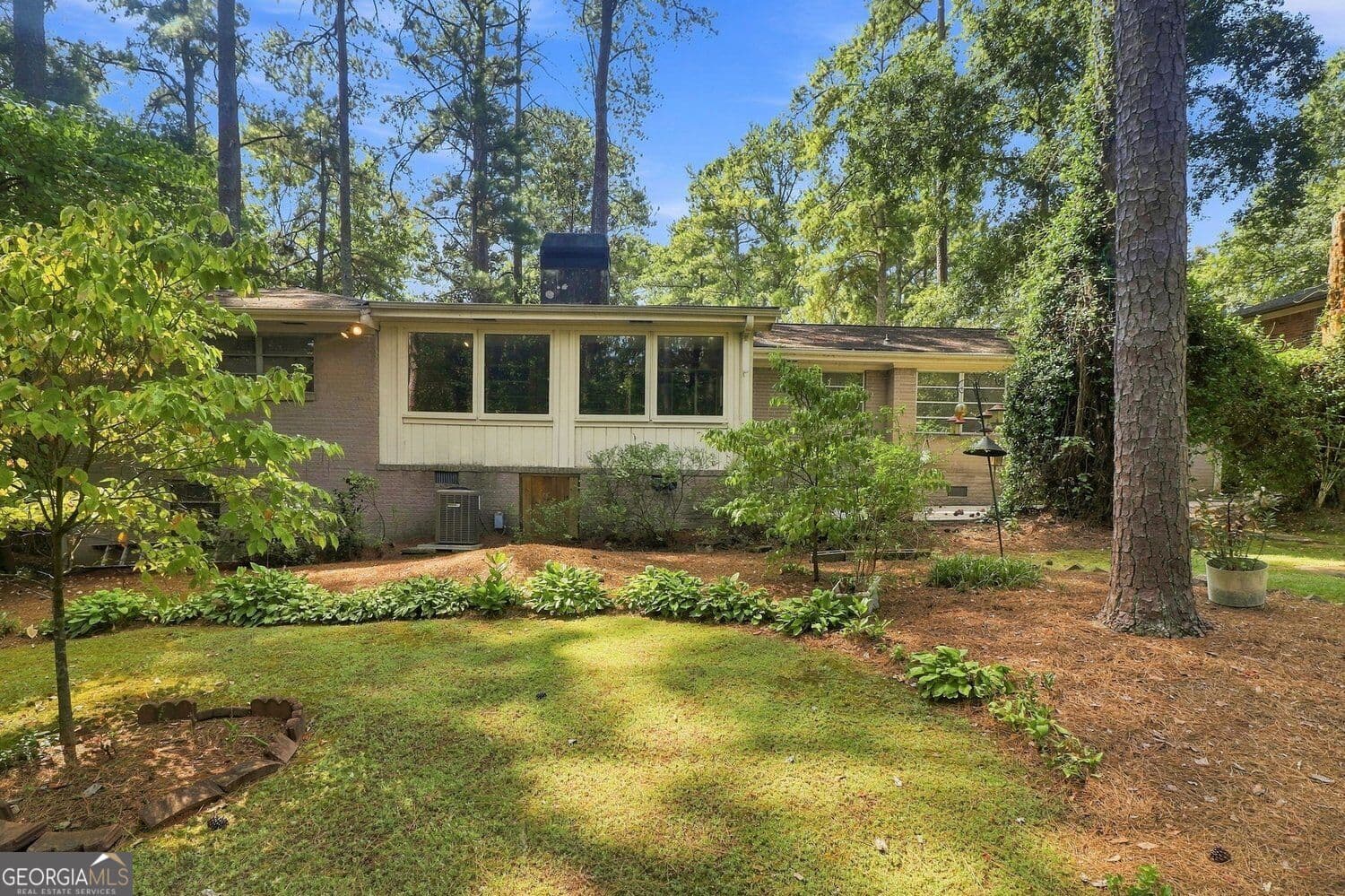 3 bedroom, 2 bathroom, 2,352 sq ft single family residence for sale at 1550 Diamond Head Circle, Decatur, GA 30033 — photo 5