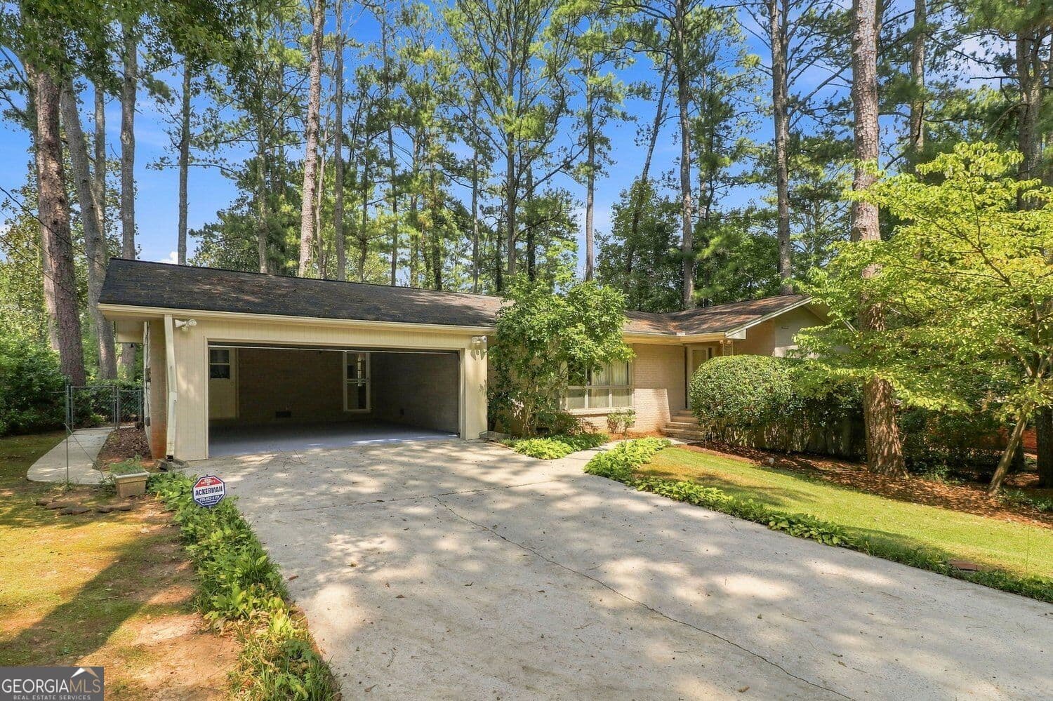 3 bedroom, 2 bathroom, 2,352 sq ft single family residence for sale at 1550 Diamond Head Circle, Decatur, GA 30033 — photo 10