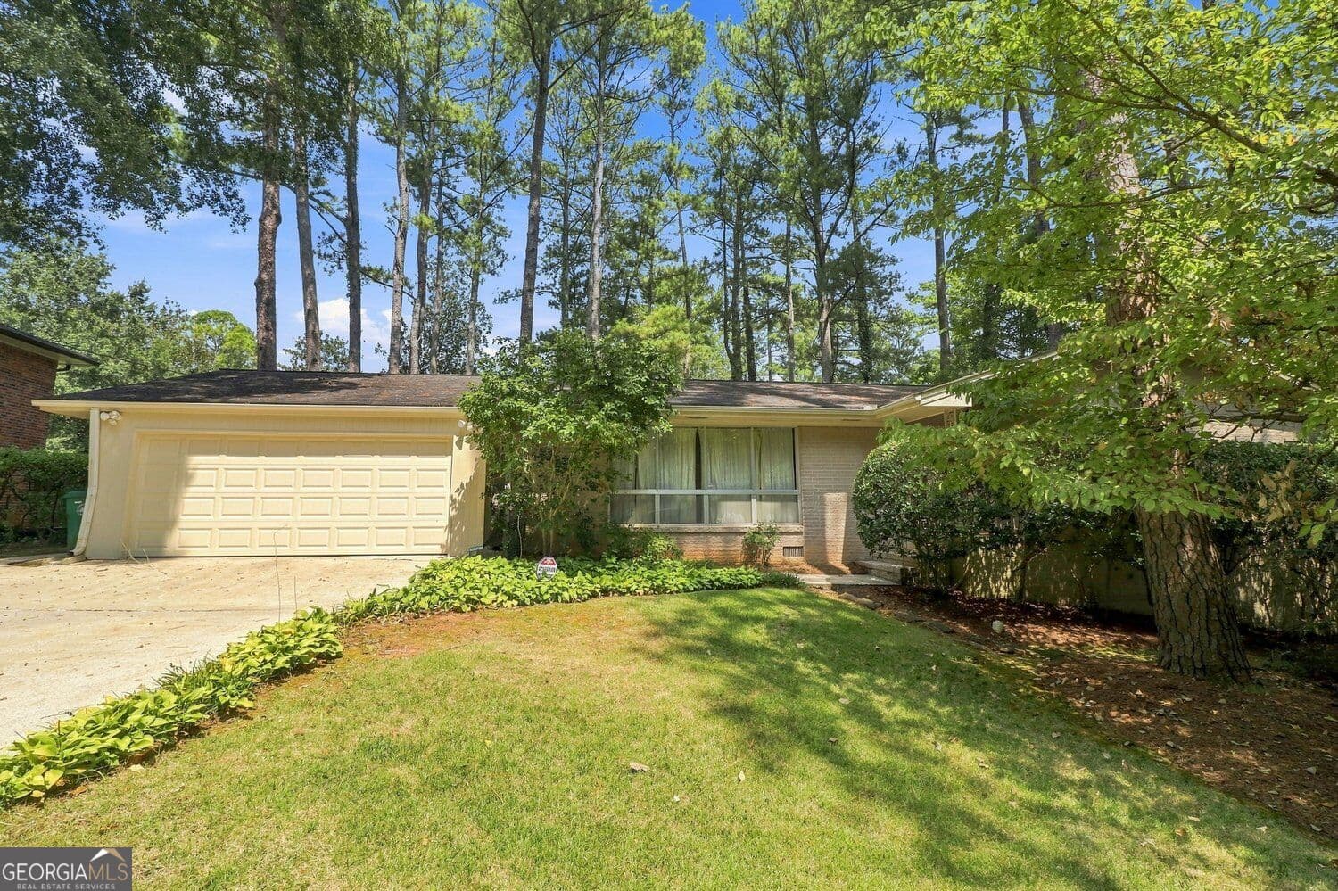 3 bedroom, 2 bathroom, 2,352 sq ft single family residence for sale at 1550 Diamond Head Circle, Decatur, GA 30033 — photo 8