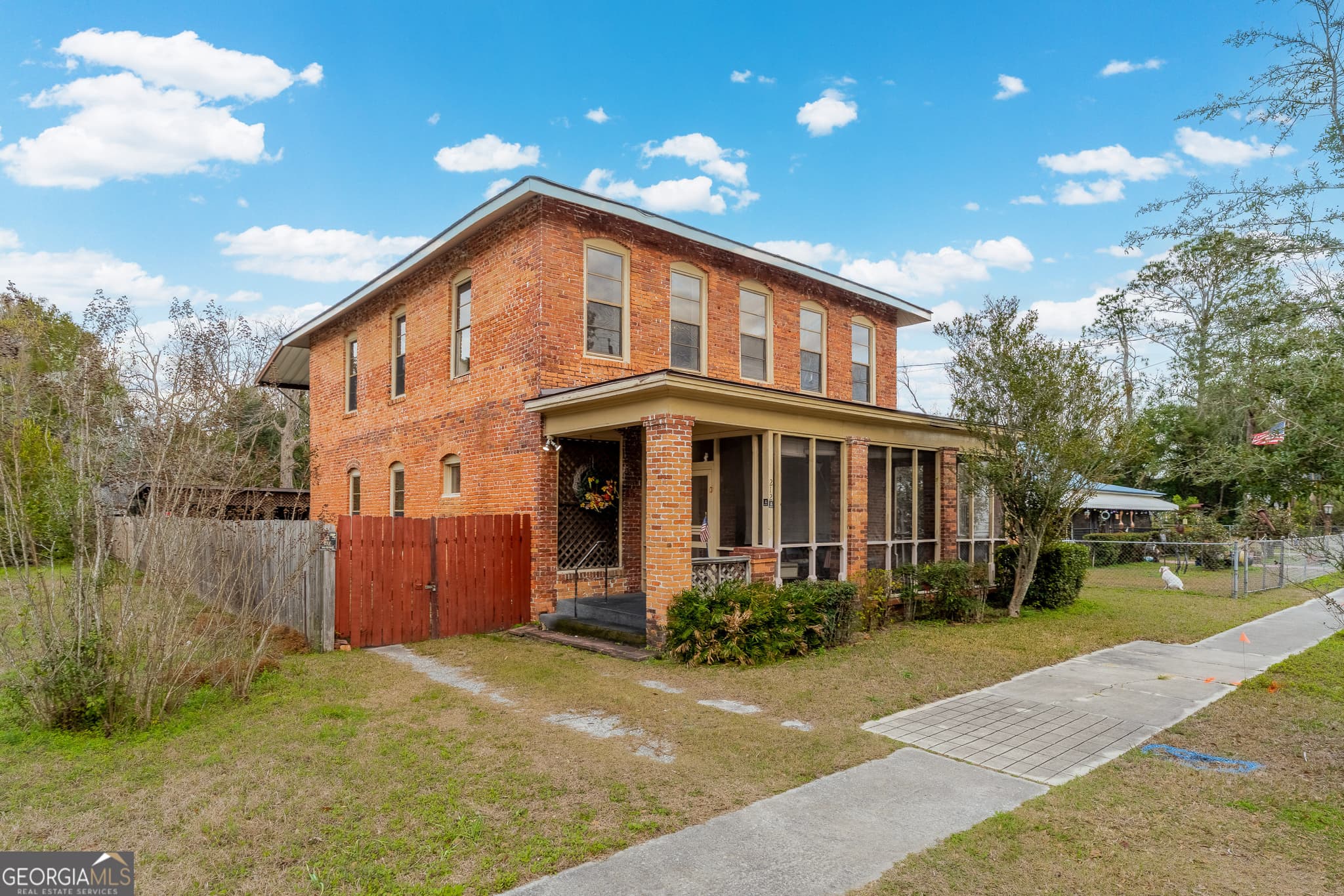 3 bedroom, 2 bathroom, 2,560 sq ft single family residence under contract at 212 Butler Street, Waycross, GA 31501