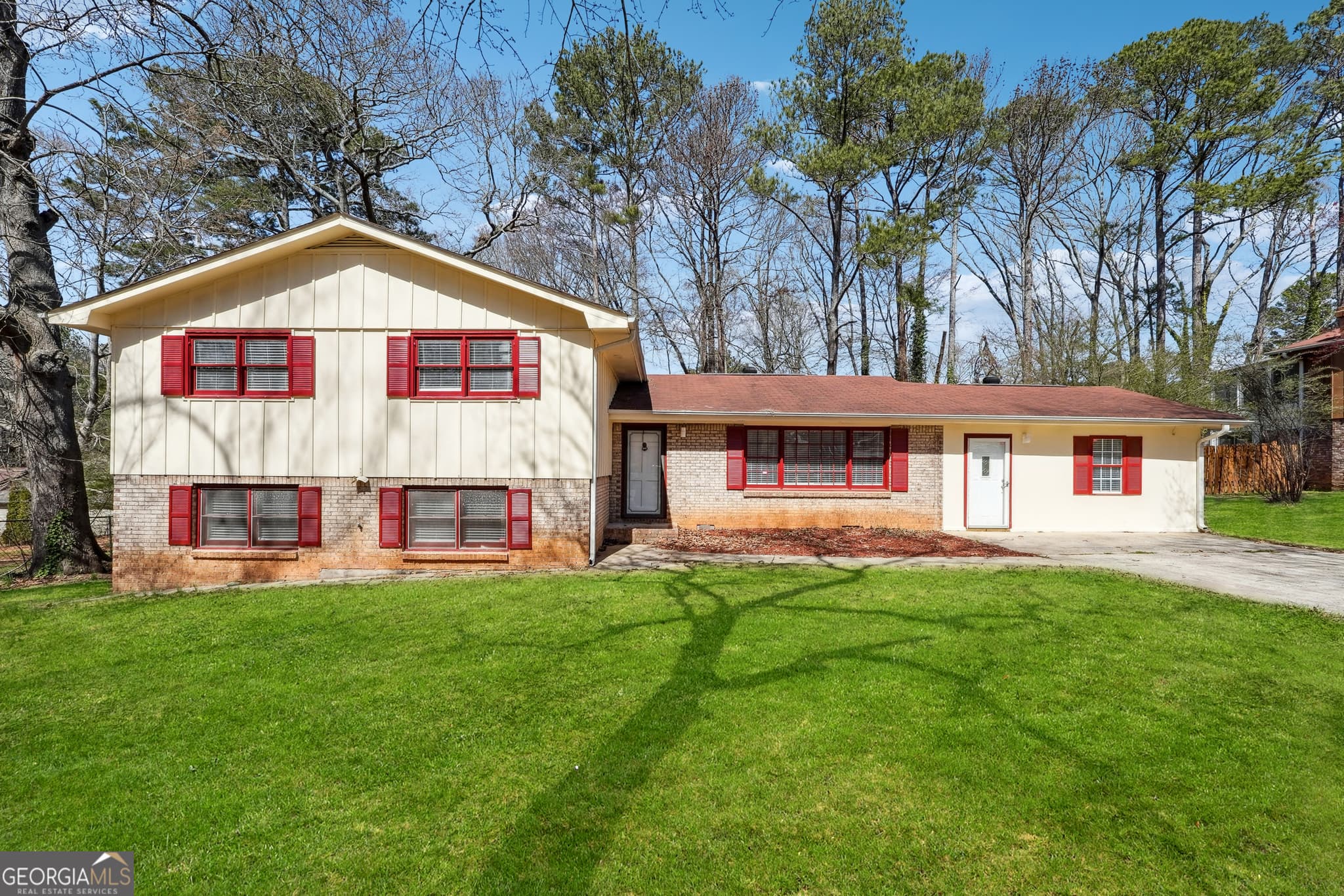 6 bedroom, 3 bathroom, 2,727 sq ft single family residence sold at 131 Heron Drive, Riverdale, GA 30274