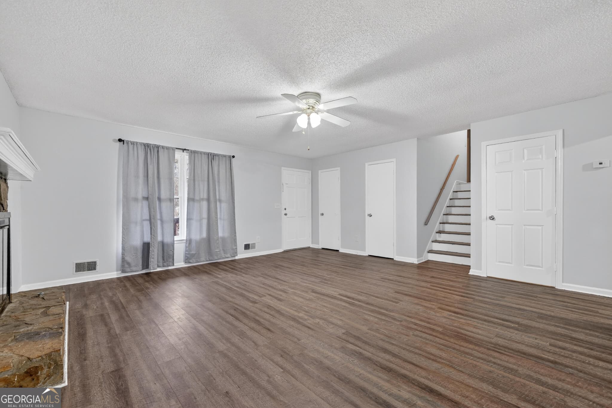 3 bedroom, 2.5 bathroom, 1,809 sq ft single family residence for sale at 209 Indian Branch Way, Lawrenceville, GA 30043 — photo 6