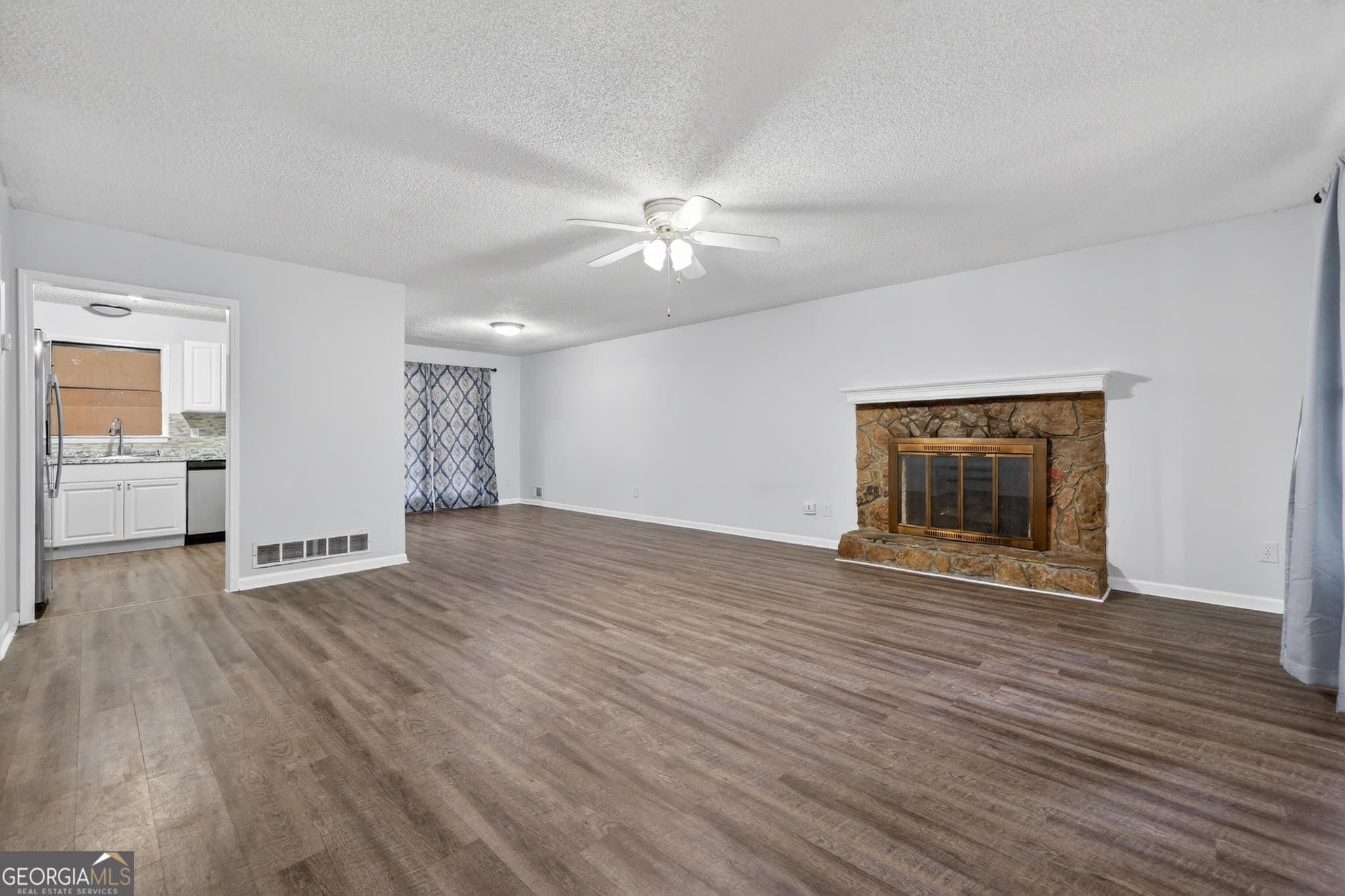 3 bedroom, 2.5 bathroom, 1,809 sq ft single family residence for sale at 209 Indian Branch Way, Lawrenceville, GA 30043 — photo 4