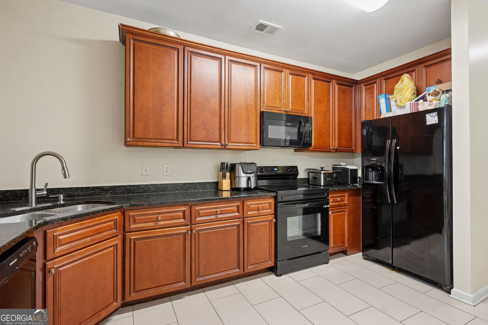 3 bedroom, 2.5 bathroom, 1,780 sq ft townhouse for sale at 7556 Rutgers Circle, Fairburn, GA 30213 — photo 7