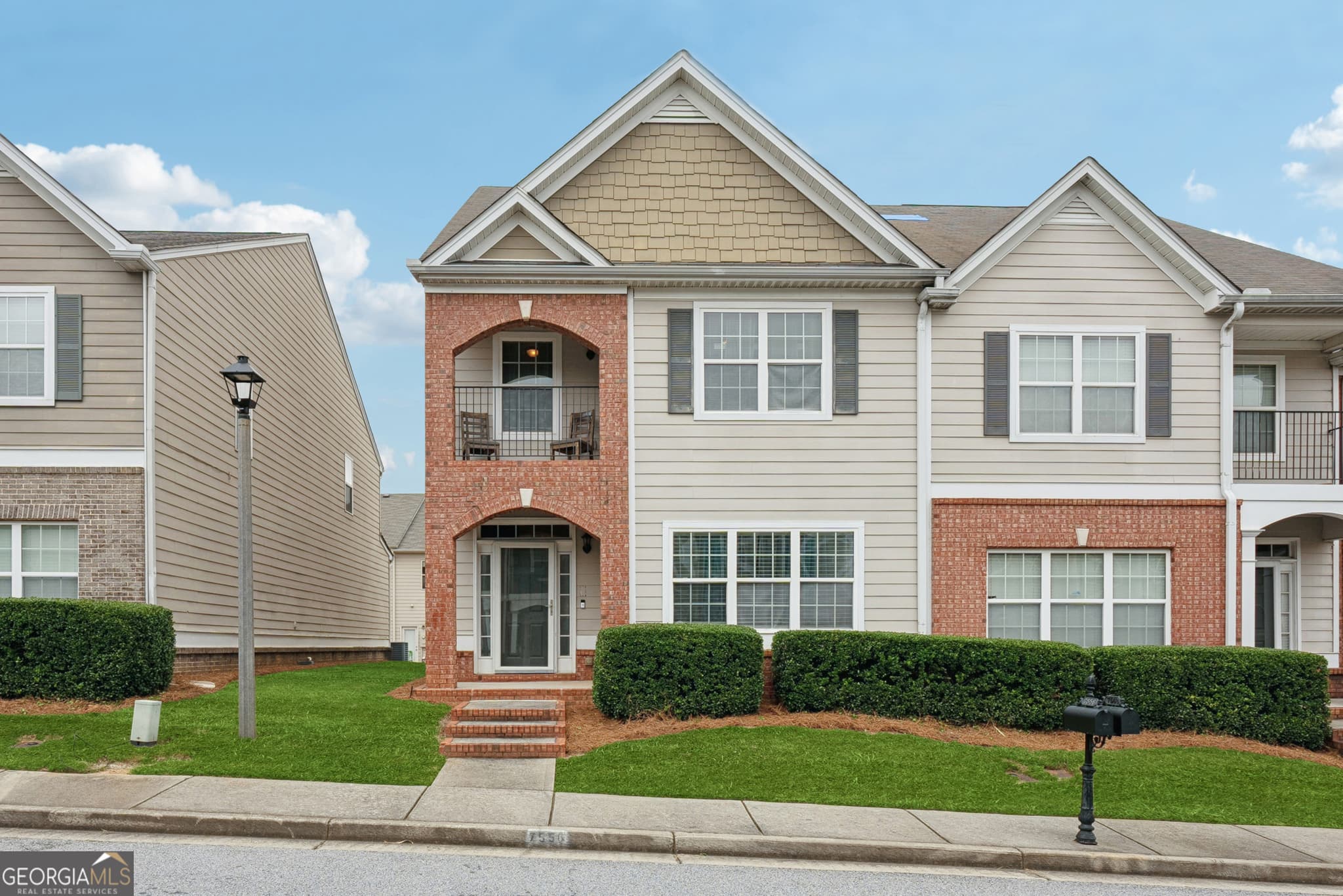 3 bedroom, 2.5 bathroom, 1,780 sq ft townhouse for sale at 7556 Rutgers Circle, Fairburn, GA 30213 — photo 3