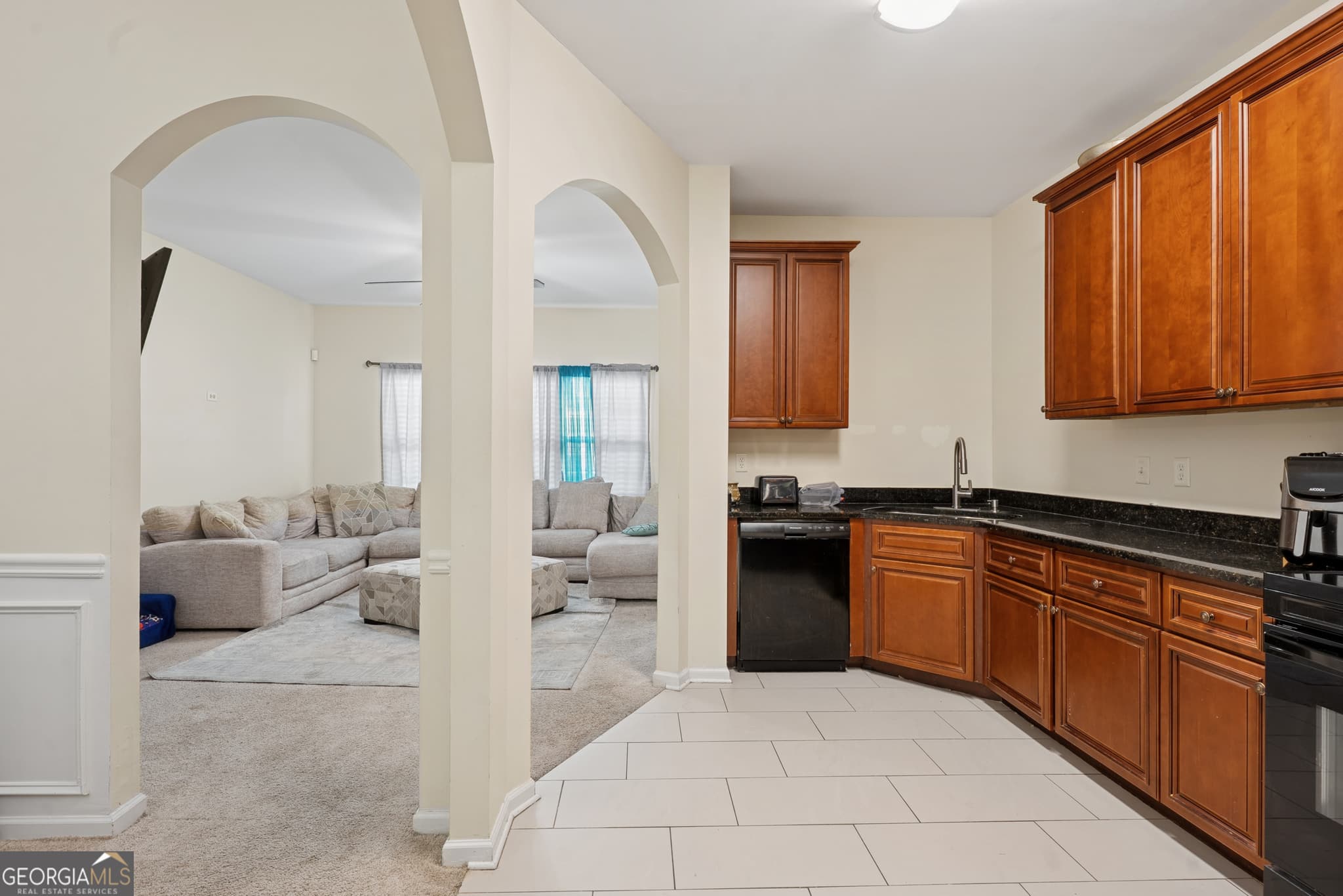 3 bedroom, 2.5 bathroom, 1,780 sq ft townhouse for sale at 7556 Rutgers Circle, Fairburn, GA 30213 — photo 8