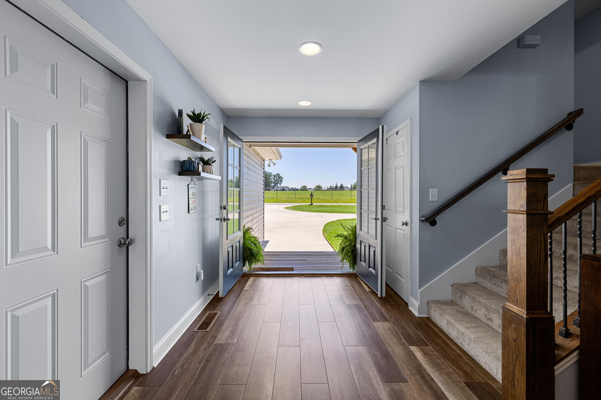 5 bedroom, 3.5 bathroom, 4,142 sq ft single family residence for sale at 249 Lakeshore Circle, Milledgeville, GA 31061 — photo 3