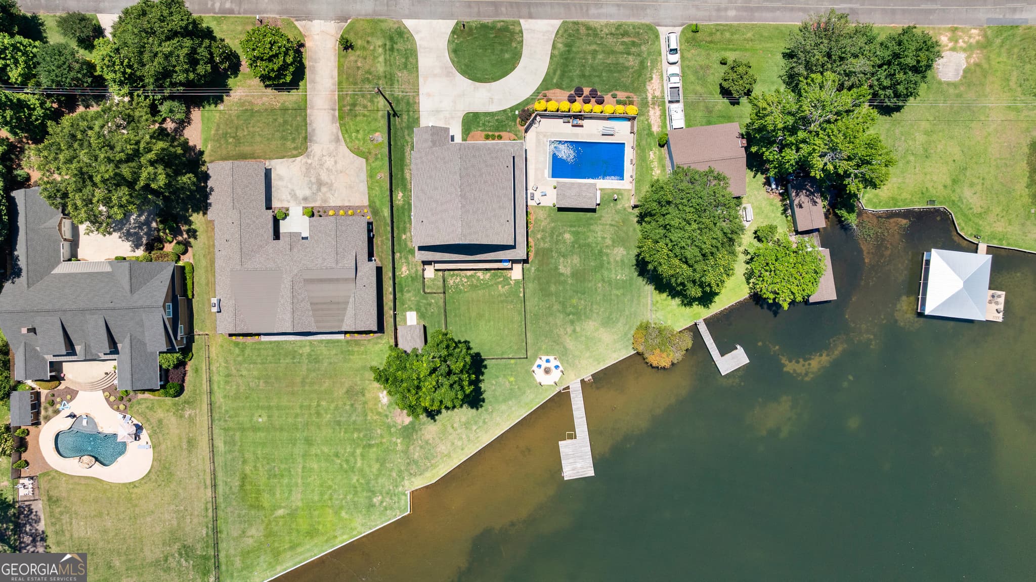 5 bedroom, 3.5 bathroom, 4,142 sq ft single family residence for sale at 249 Lakeshore Circle, Milledgeville, GA 31061 — photo 4