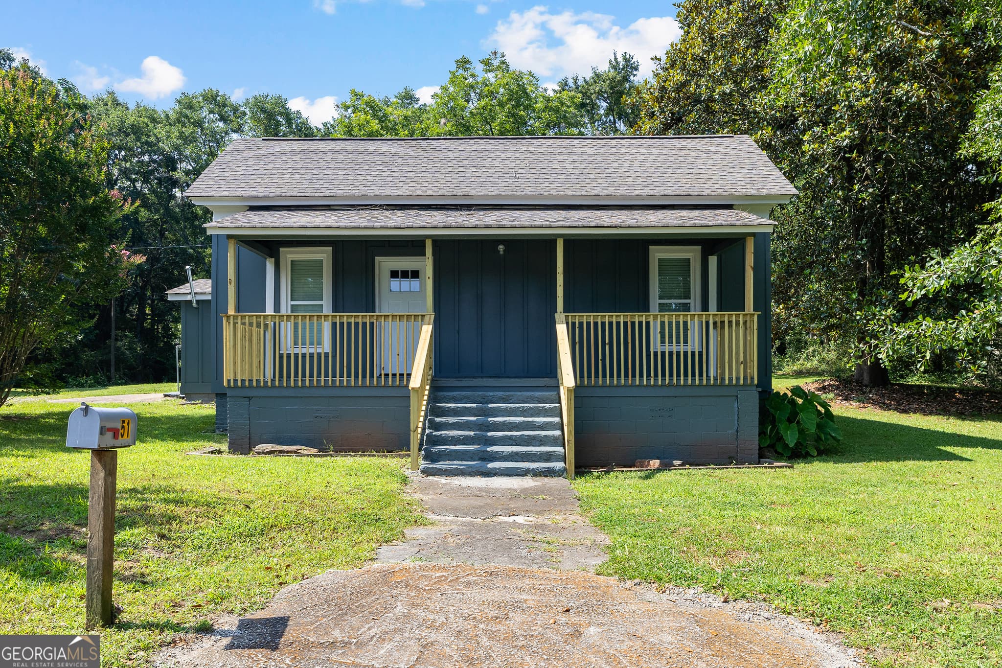 2 bedroom, 2 bathroom, 1,560 sq ft single family residence for sale at 51 E Jones Street, Newnan, GA 30263