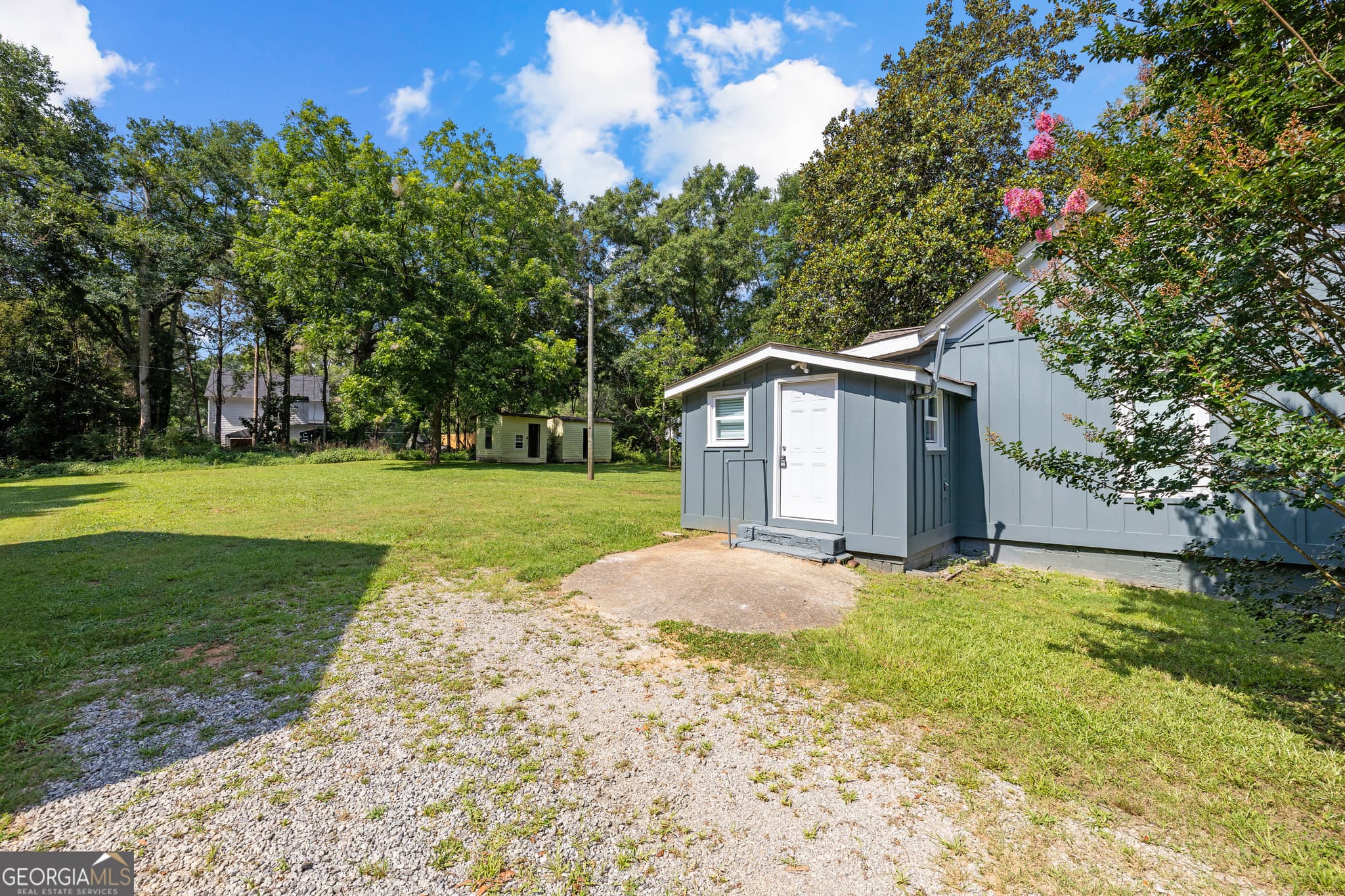 2 bedroom, 2 bathroom, 1,560 sq ft single family residence for sale at 51 E Jones Street, Newnan, GA 30263 — photo 5