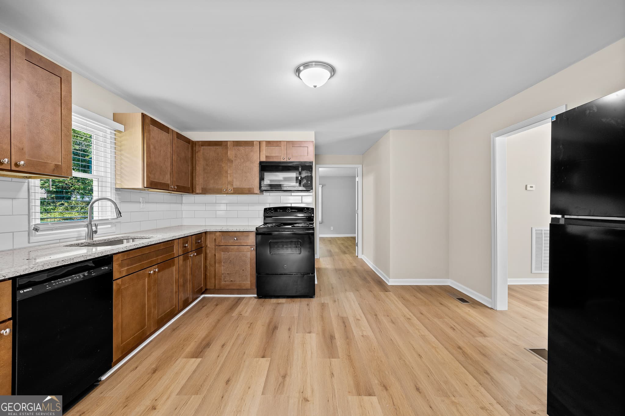 2 bedroom, 2 bathroom, 1,560 sq ft single family residence for sale at 51 E Jones Street, Newnan, GA 30263 — photo 10