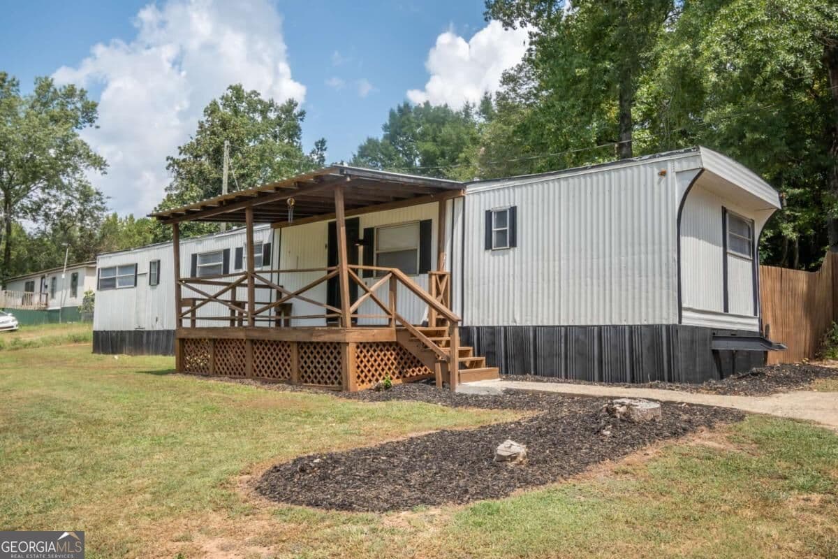 2 bedroom, 1 bathroom, 720 sq ft manufactured home,single family residence for sale at 146 Amberly Drive, Hull, GA 30646 — photo 2