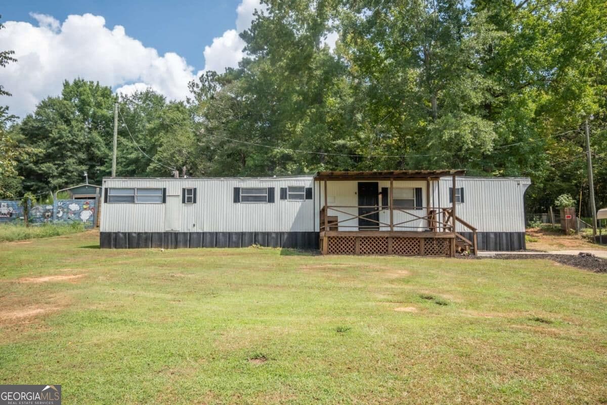 2 bedroom, 1 bathroom, 720 sq ft manufactured home,single family residence for sale at 146 Amberly Drive, Hull, GA 30646