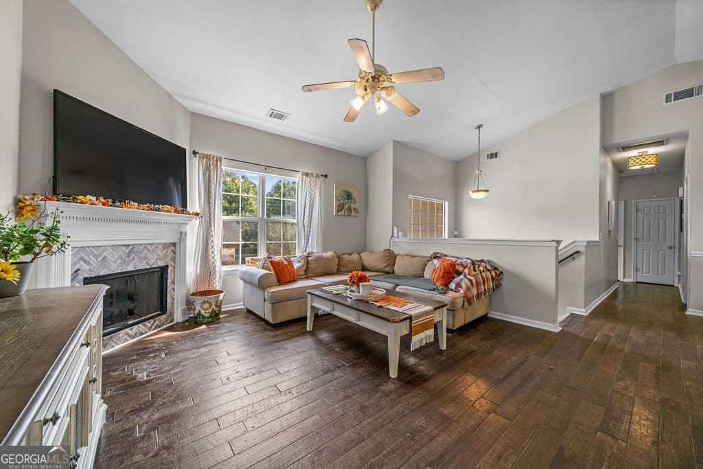 4 bedroom, 3 bathroom, 2,104 sq ft single family residence for sale at 19 Highlander Trail, Rome, GA 30165 — photo 4
