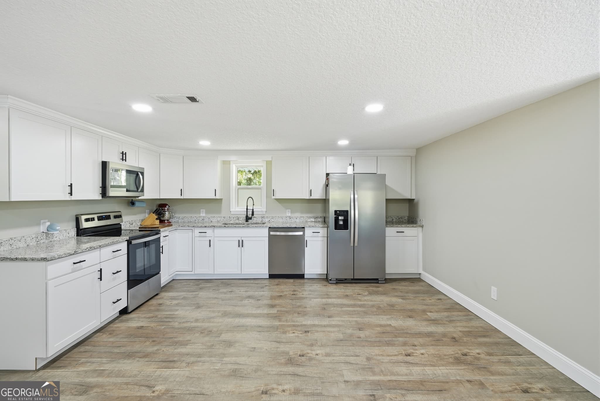 4 bedroom, 2 bathroom, 100 sq ft single family residence for sale at 2448 Ware Street, Blackshear, GA 31516 — photo 7