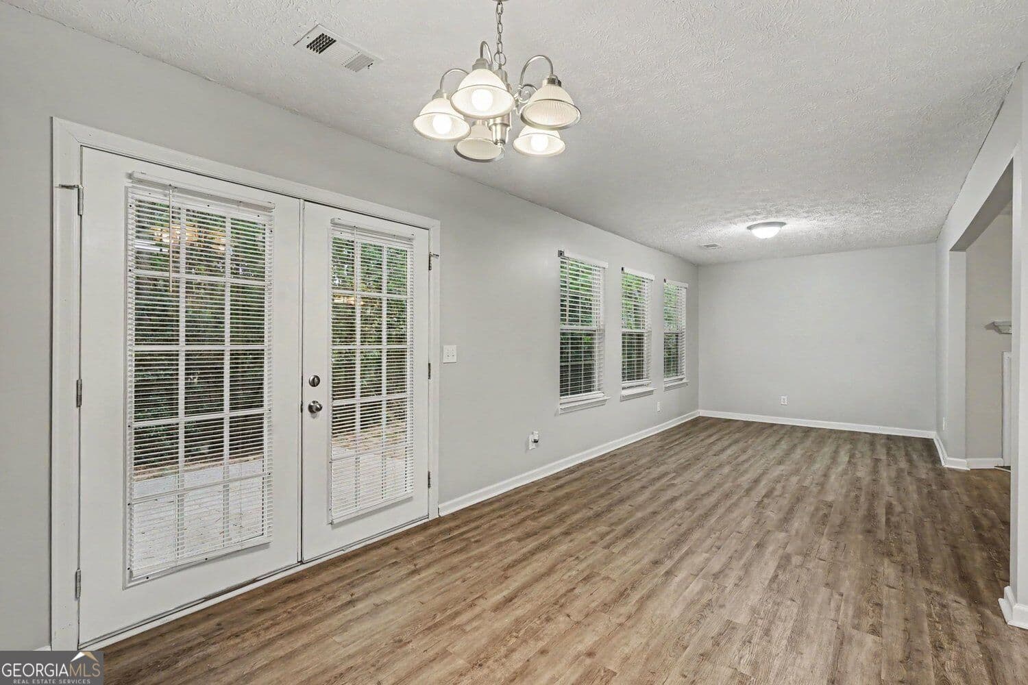 4 bedroom, 2 bathroom, 2,168 sq ft single family residence for sale at 411 Crested View Drive, Loganville, GA 30052 — photo 6