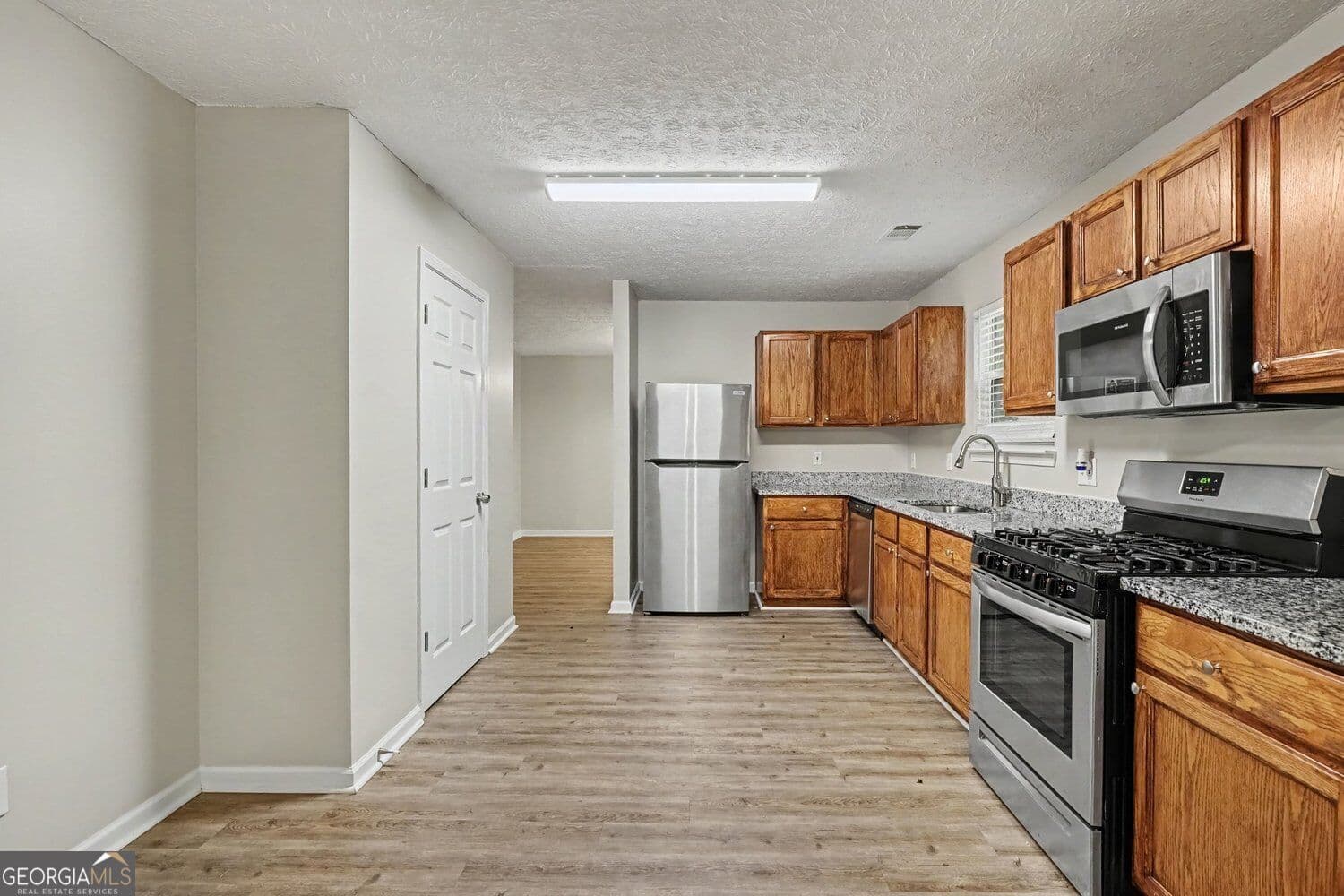 4 bedroom, 2 bathroom, 2,168 sq ft single family residence for sale at 411 Crested View Drive, Loganville, GA 30052 — photo 5