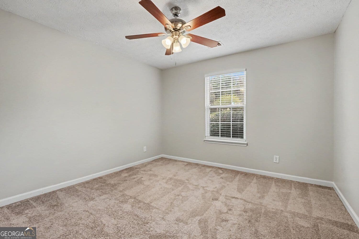 4 bedroom, 2 bathroom, 2,168 sq ft single family residence for sale at 411 Crested View Drive, Loganville, GA 30052 — photo 9