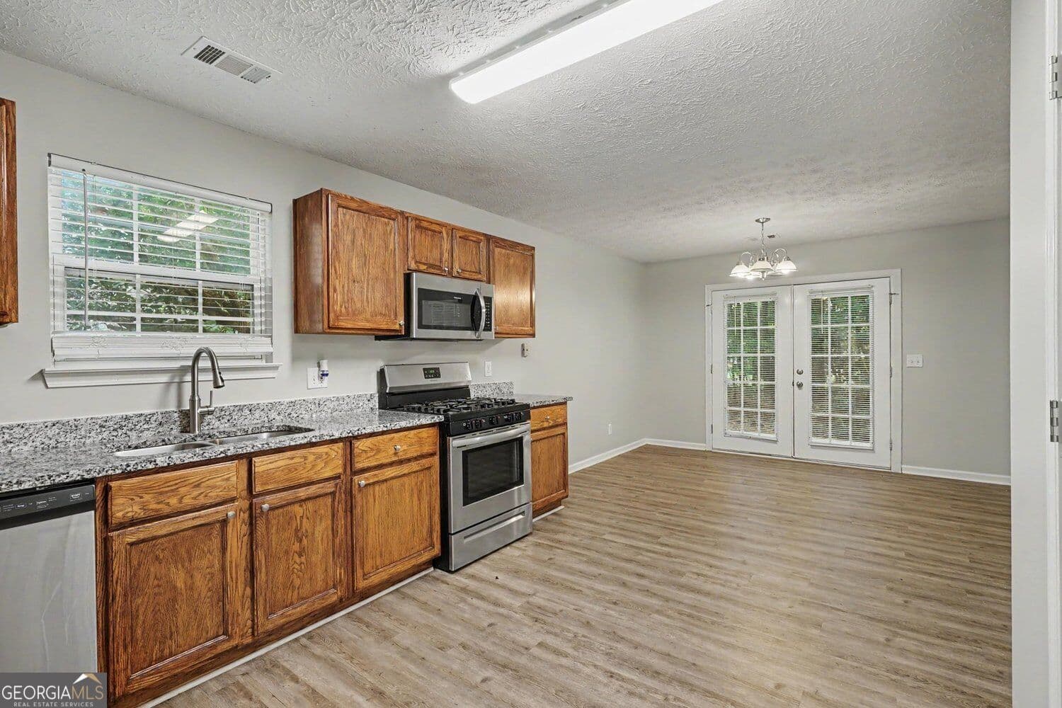 4 bedroom, 2 bathroom, 2,168 sq ft single family residence for sale at 411 Crested View Drive, Loganville, GA 30052 — photo 4