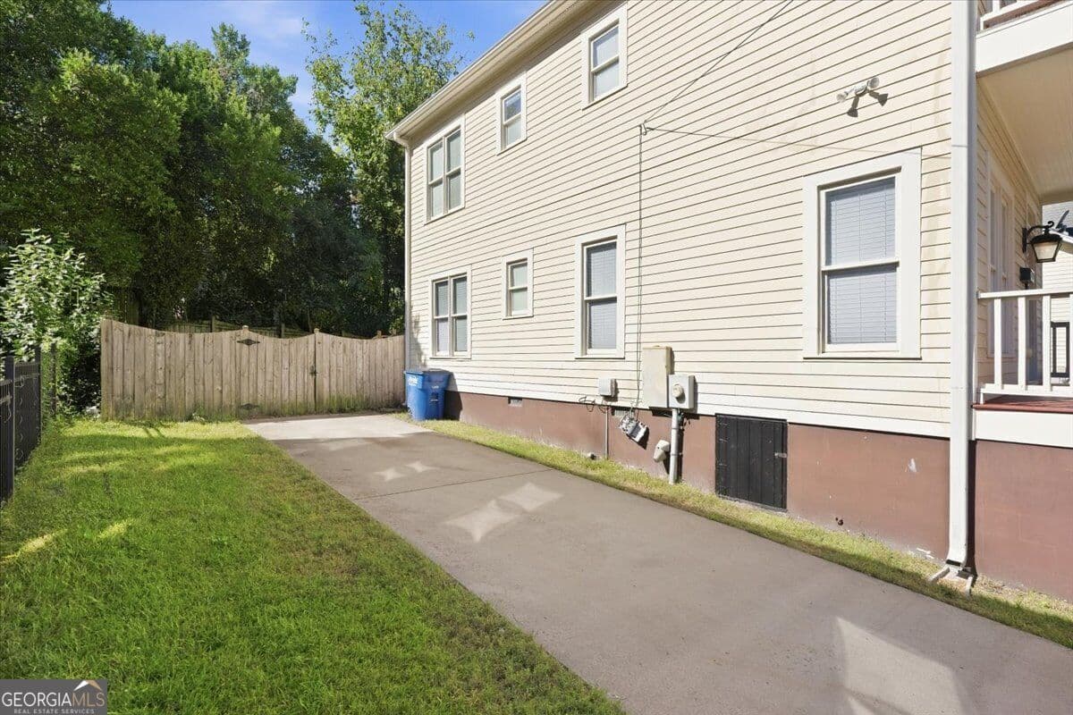 2 bedroom, 2.5 bathroom, 1,188 sq ft townhouse for sale at 1452 Tattnall Place, Macon, GA 31201 — photo 7