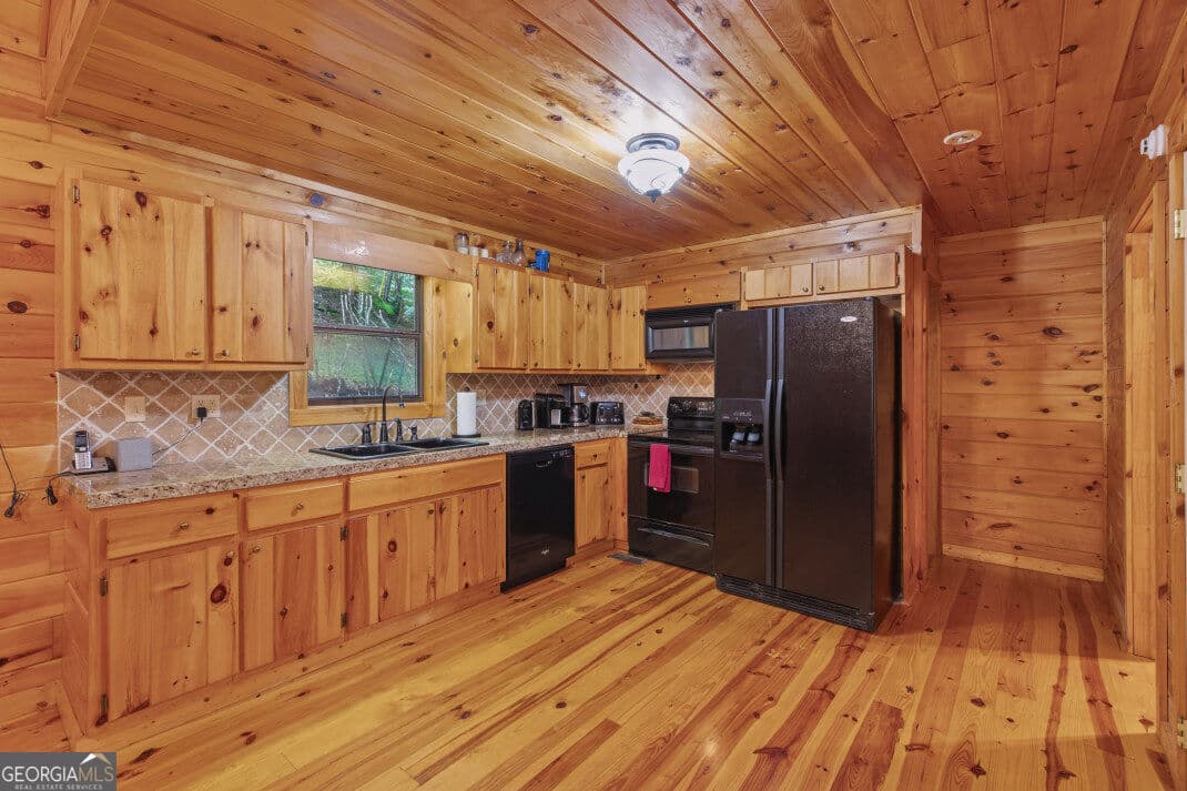 2 bedroom, 3 bathroom, 2,040 sq ft cabin,single family residence for sale at 795 Fugue Drive, Ellijay, GA 30540 — photo 5