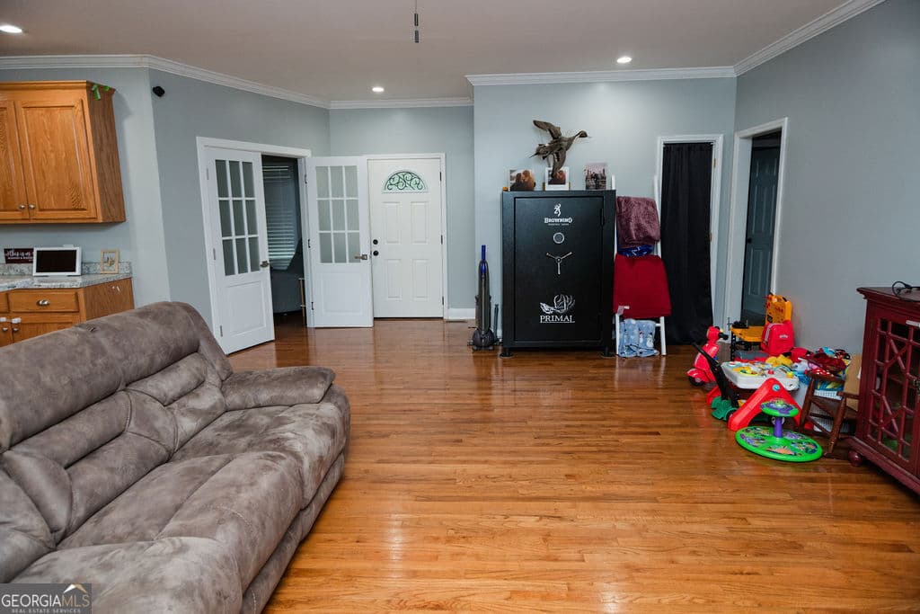 3 bedroom, 2 bathroom, 1,704 sq ft single family residence under contract at 28 Oak Ridge Drive, Butler, GA 31006 — photo 5