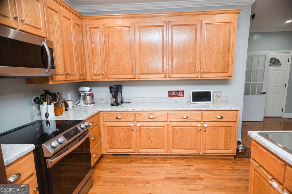 3 bedroom, 2 bathroom, 1,704 sq ft single family residence under contract at 28 Oak Ridge Drive, Butler, GA 31006 — photo 10