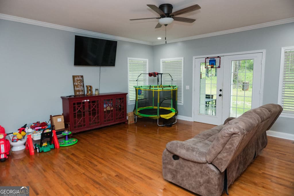 3 bedroom, 2 bathroom, 1,704 sq ft single family residence under contract at 28 Oak Ridge Drive, Butler, GA 31006 — photo 4