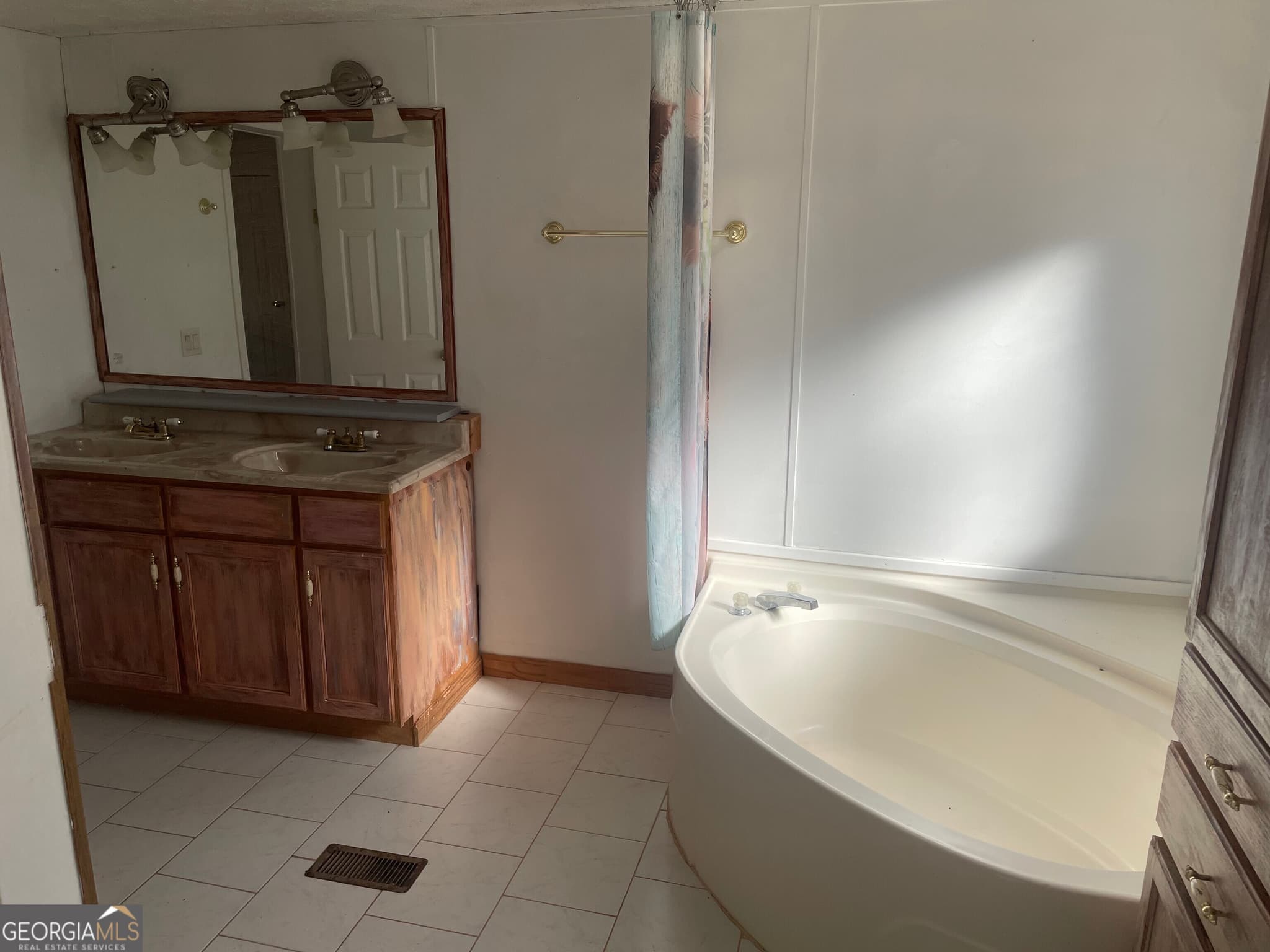 4 bedroom, 2 bathroom, 1,872 sq ft manufactured home,single family residence for sale at 807 Sunflower Drive, Hartwell, GA 30643 — photo 8