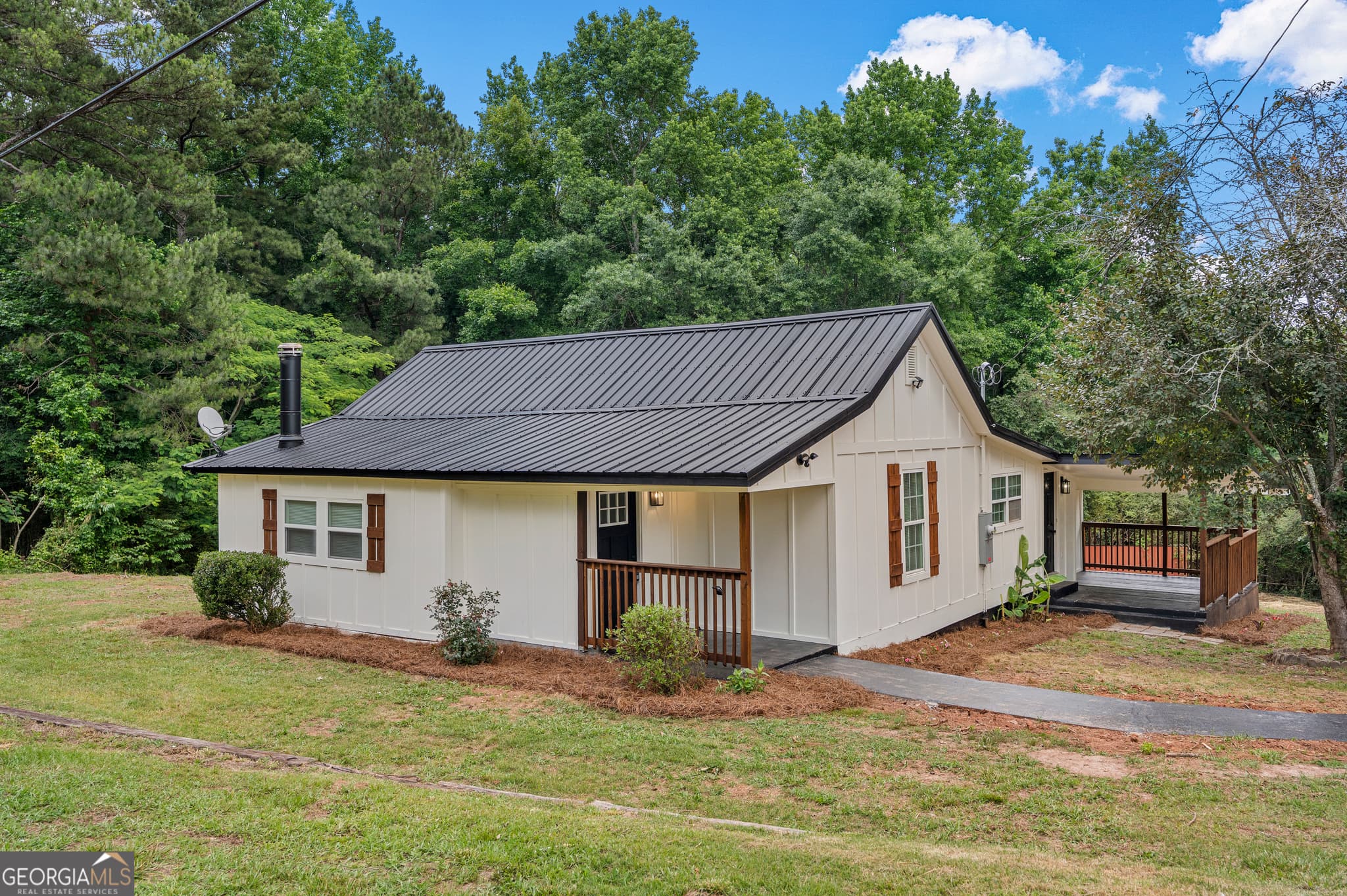 4 bedroom, 3 bathroom, 2,400 sq ft single family residence sold at 1559 BARTLEY Road, Lagrange, GA 30240