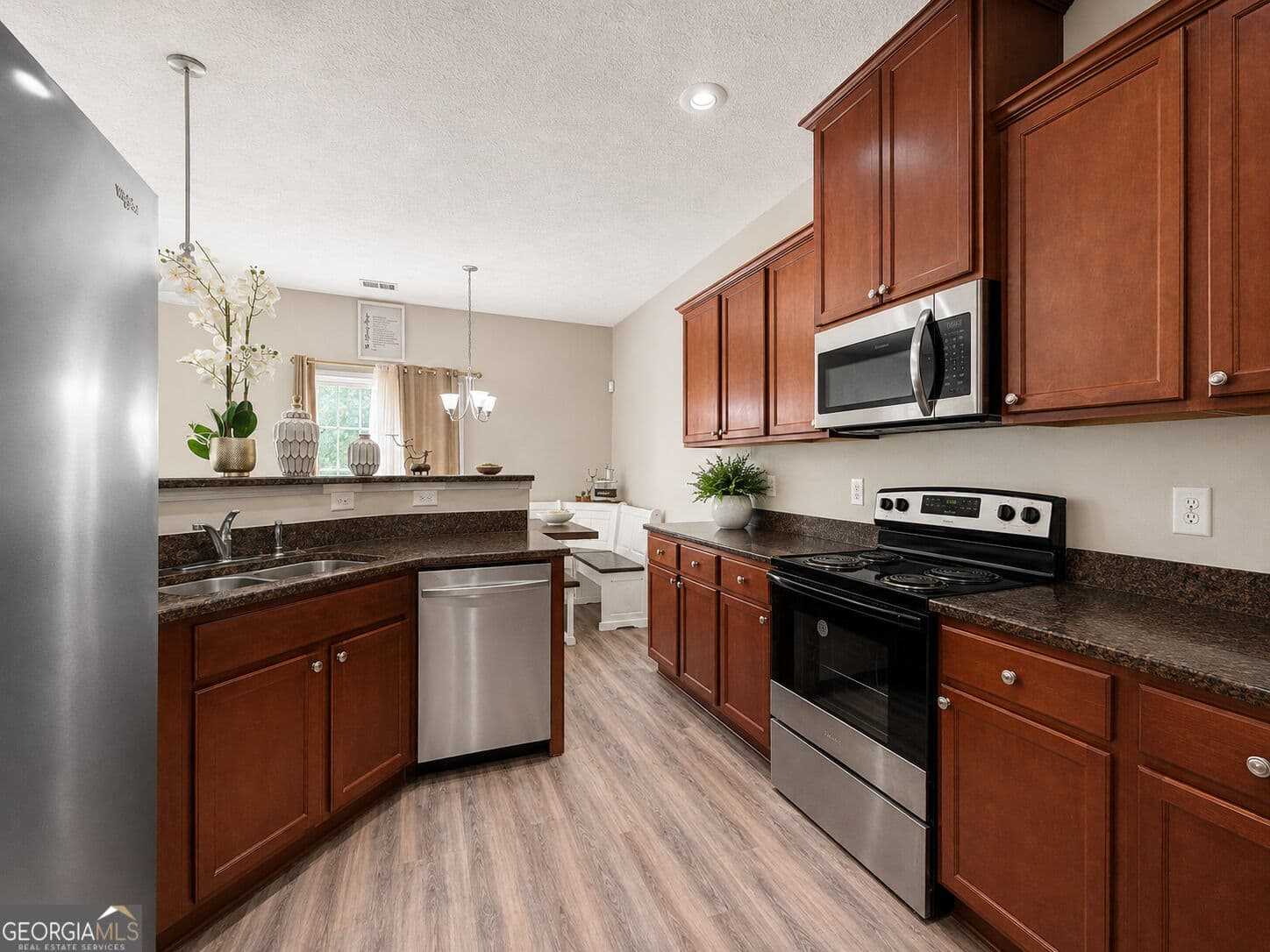 3 bedroom, 2.5 bathroom, 1,972 sq ft single family residence under contract at 5764 Olivia Lane, Columbus, GA 31907 — photo 7