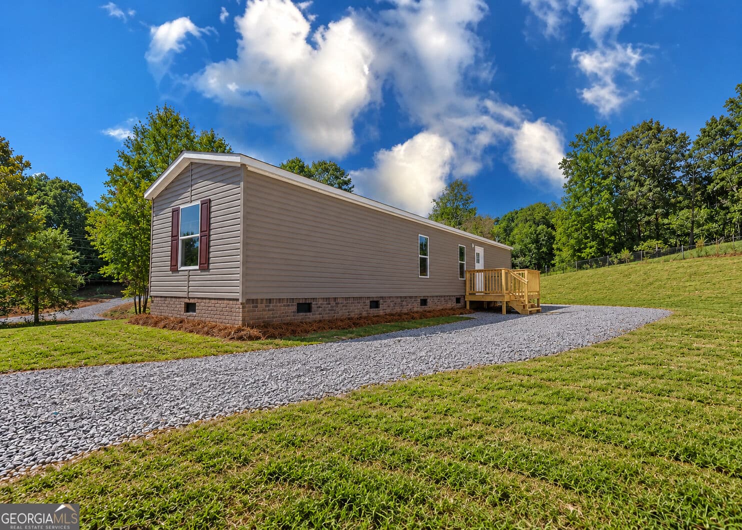 2 bedroom, 2 bathroom, 980 sq ft manufactured home,single family residence for sale at 6060 Gumlog Road, Martin, GA 30557 — photo 2