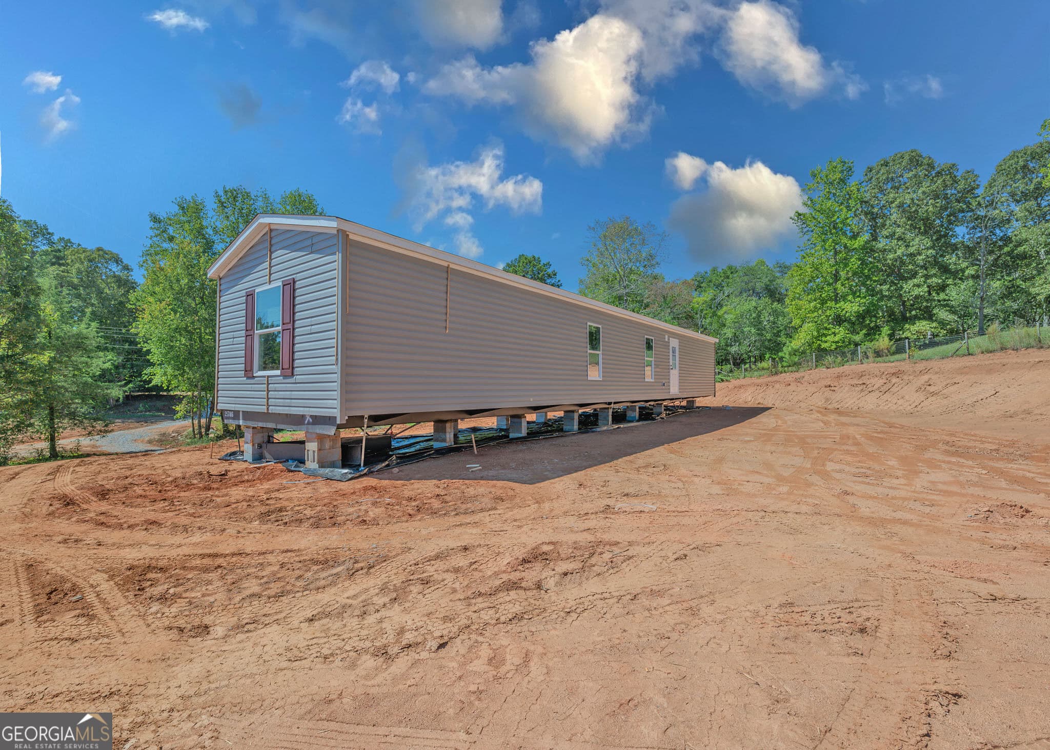 2 bedroom, 2 bathroom, 980 sq ft manufactured home,single family residence for sale at 6060 Gumlog Road, Martin, GA 30557 — photo 5