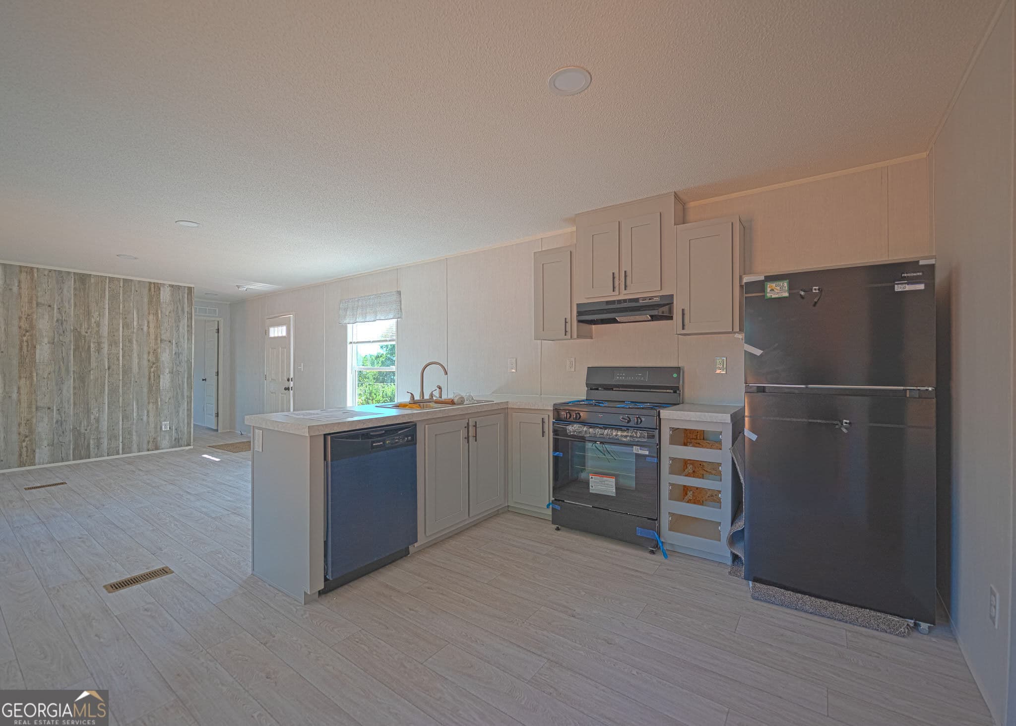 2 bedroom, 2 bathroom, 980 sq ft manufactured home,single family residence for sale at 6060 Gumlog Road, Martin, GA 30557 — photo 9