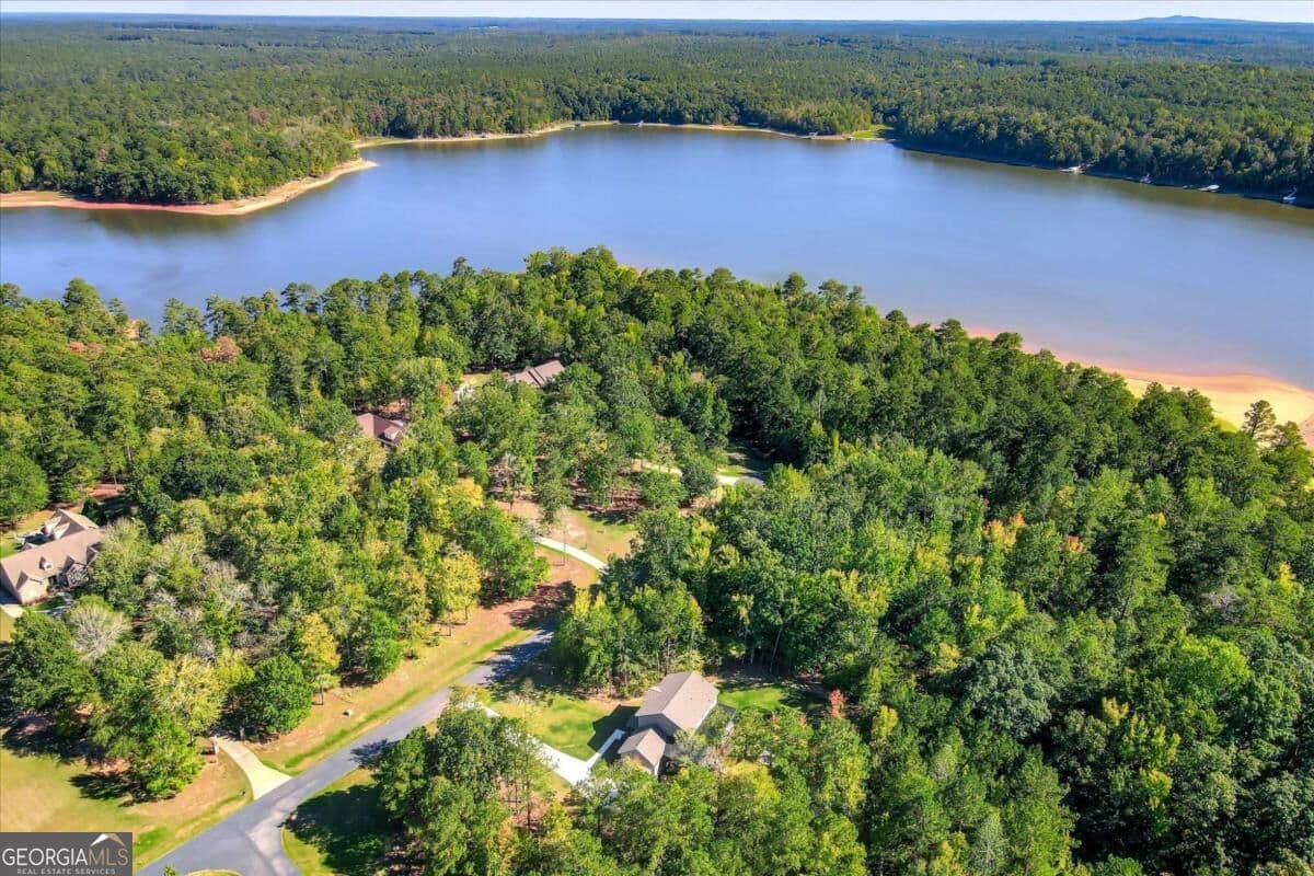 5 bedroom, 3 bathroom, 2,707 sq ft single family residence for sale at 1021 Pointe, Tignall, GA 30668 — photo 8