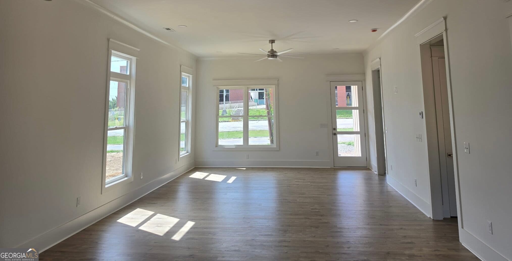 2 bedroom, 2 bathroom, 1,195 sq ft single family residence for sale at 316 Thomas Road, Fort Oglethorpe, GA 30742 — photo 2