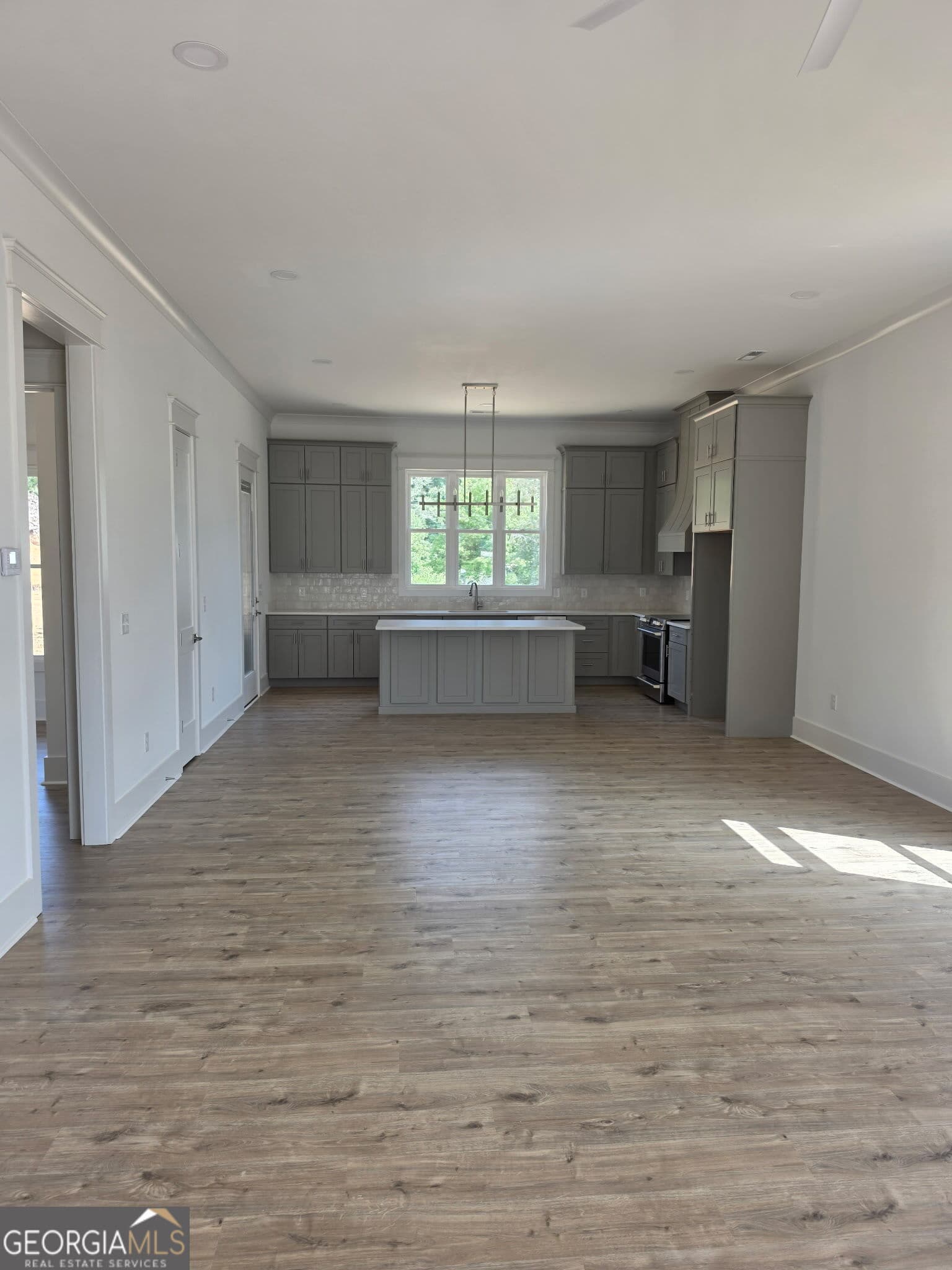 2 bedroom, 2 bathroom, 1,195 sq ft single family residence for sale at 316 Thomas Road, Fort Oglethorpe, GA 30742 — photo 3