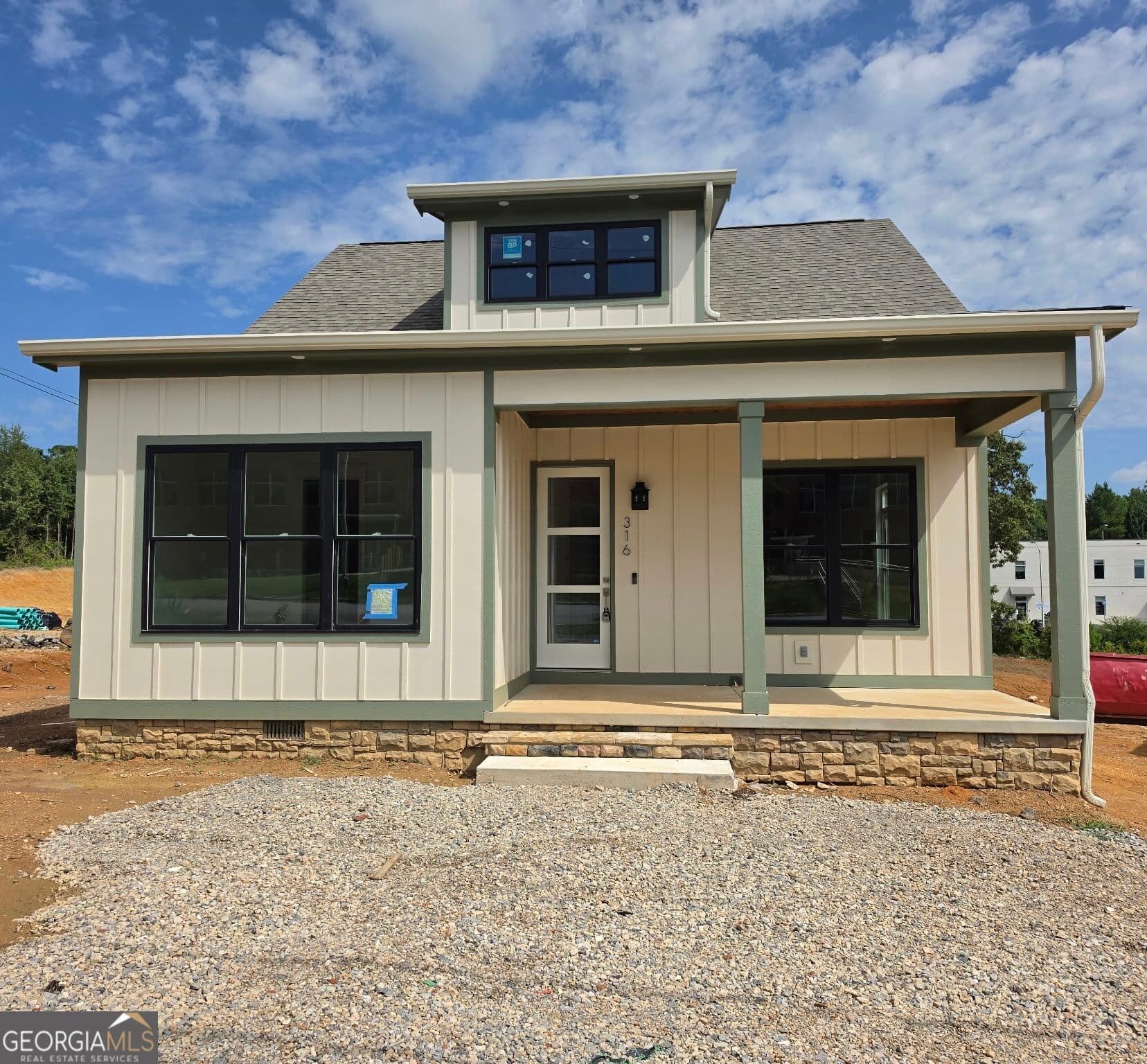 2 bedroom, 2 bathroom, 1,195 sq ft single family residence for sale at 316 Thomas Road, Fort Oglethorpe, GA 30742