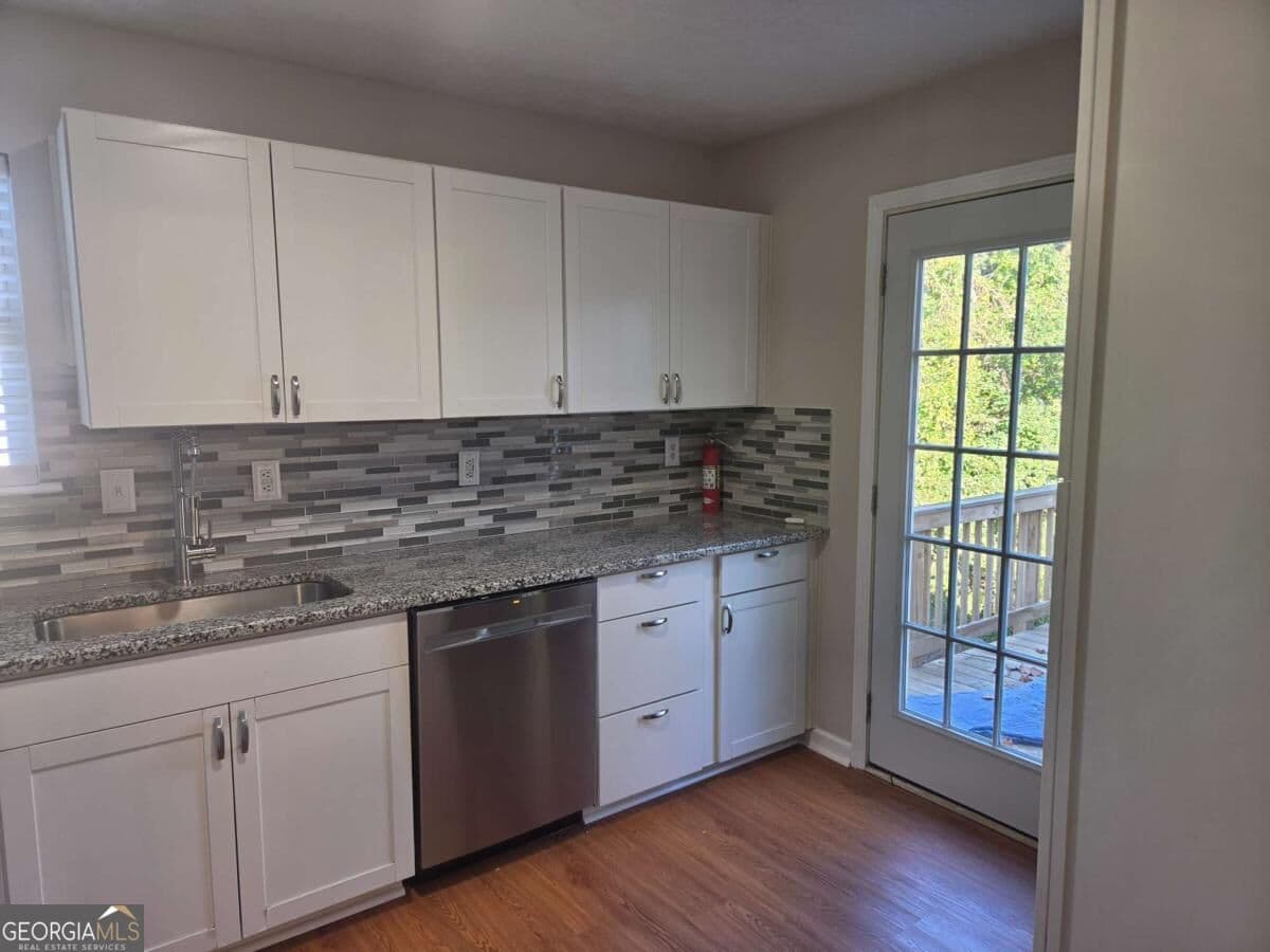 4 bedroom, 3 bathroom, 2,008 sq ft single family residence for rent at 1690 Silverdale Lane, Lithia Springs, GA 30122 for $2,200 a month — photo 6
