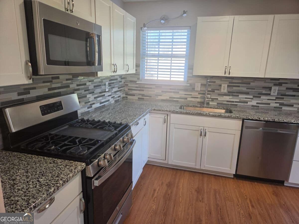 4 bedroom, 3 bathroom, 2,008 sq ft single family residence for rent at 1690 Silverdale Lane, Lithia Springs, GA 30122 for $2,200 a month — photo 5
