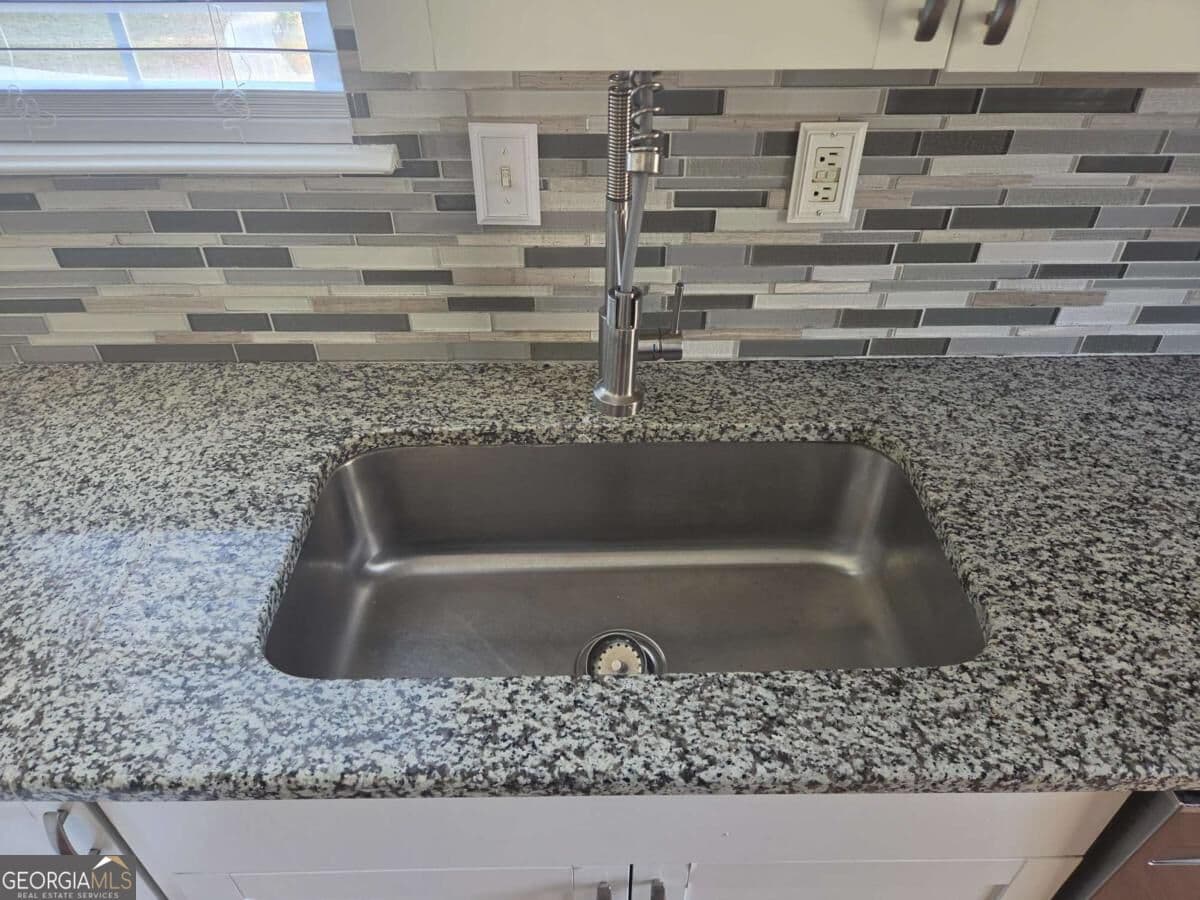 4 bedroom, 3 bathroom, 2,008 sq ft single family residence for rent at 1690 Silverdale Lane, Lithia Springs, GA 30122 for $2,200 a month — photo 10